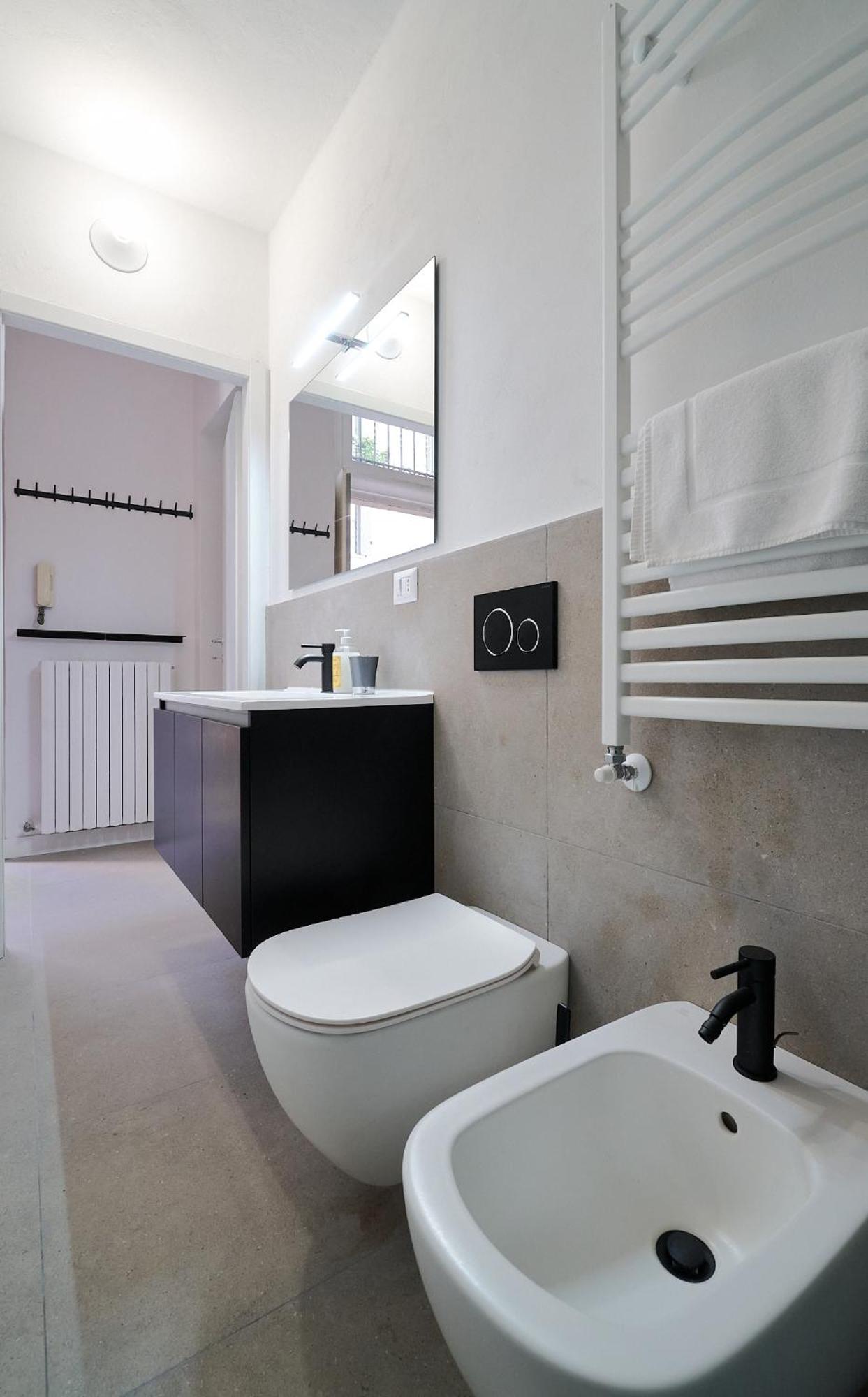 Suity L Pisacane 53 Milan