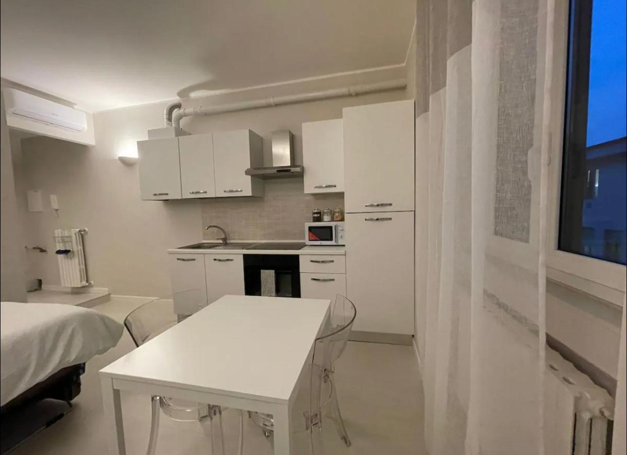 Apartamento Regina In Sky Santa Giulia - Sky Tv, Wifi E Breakfast Box Milão