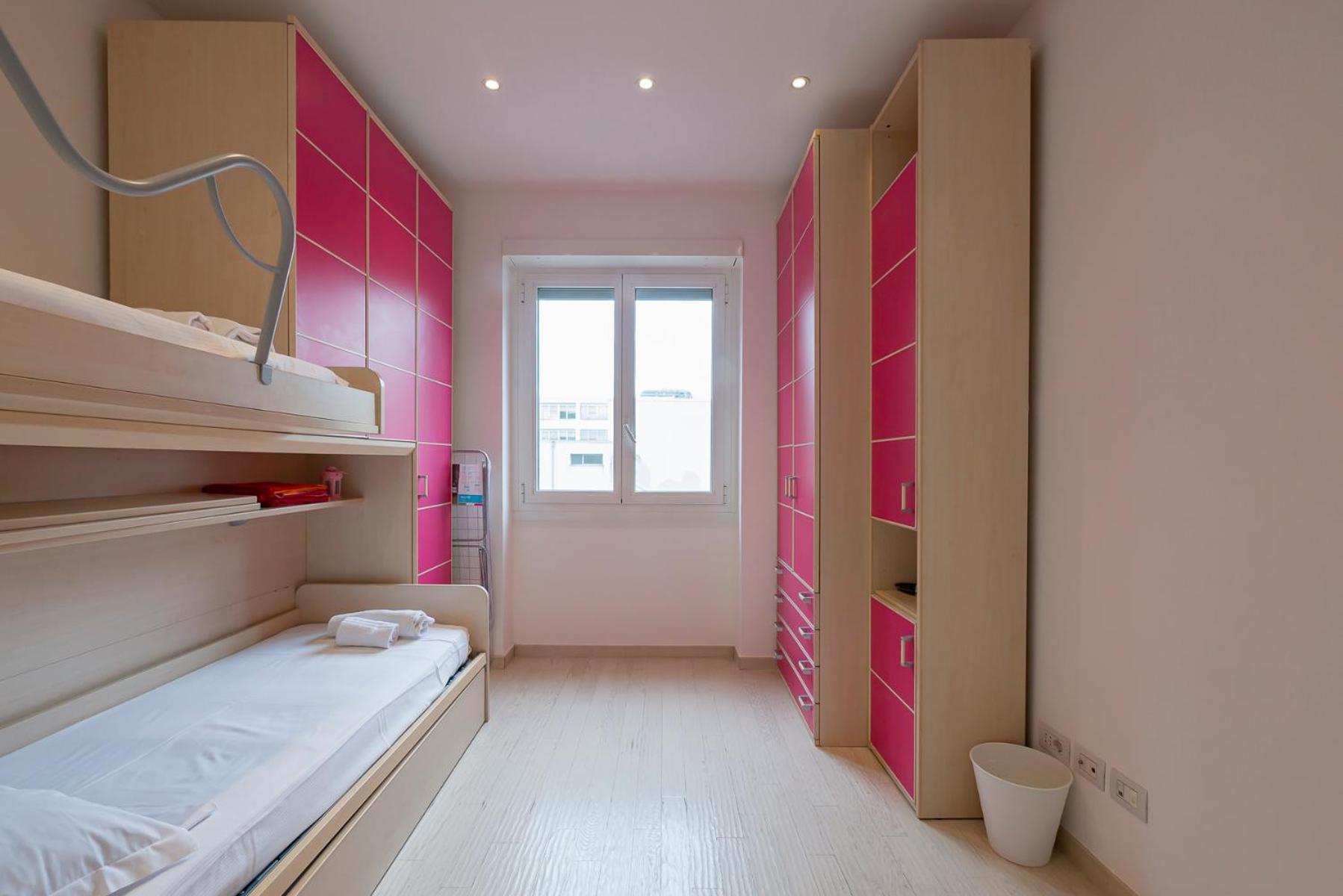 Ihost - Tito Livio 20 * Milano