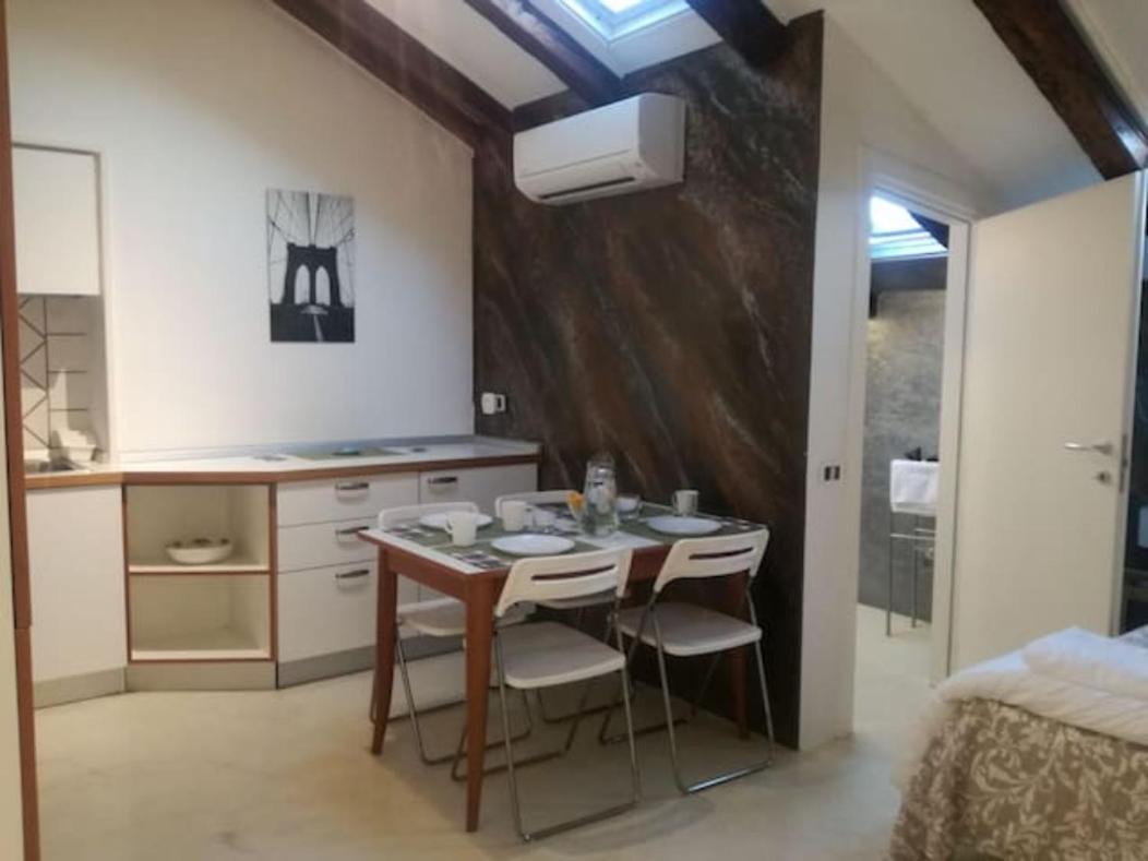 Bilocale Mansardato Zona Corso Buenos Aires Mm1-mm2 Lippi 2 Apartamento
