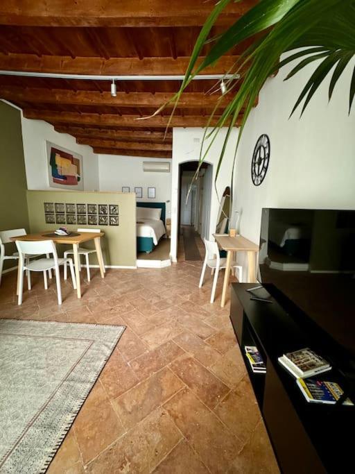 Apartamento Splendido Bilocale In Via Madonnina, Zona Brera *