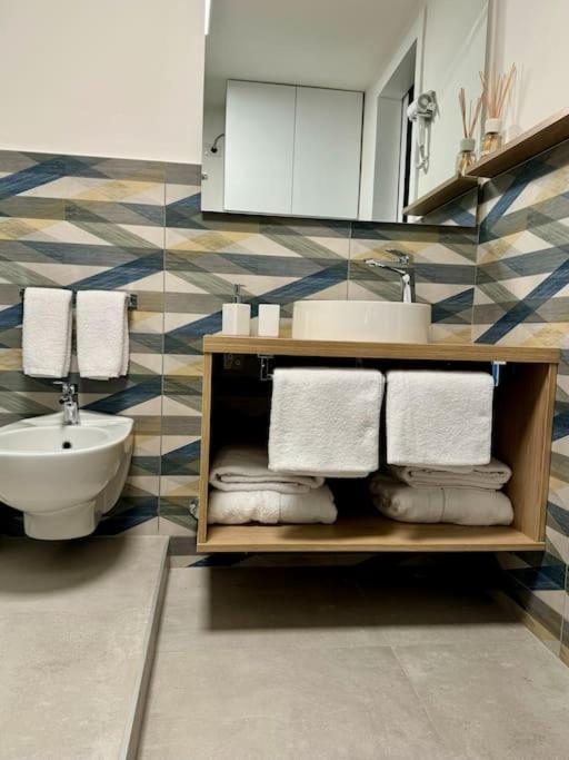 Apartamento Splendido Bilocale In Via Madonnina, Zona Brera