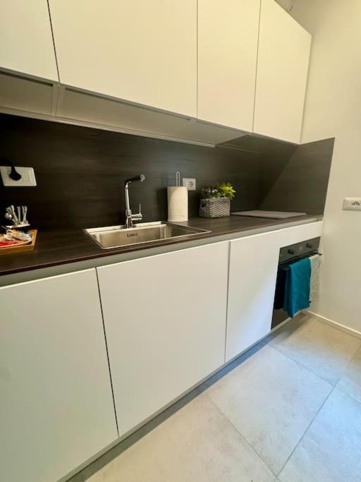 Splendido Bilocale In Via Madonnina, Zona Brera Apartamento Milão
