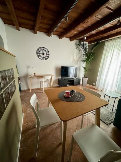 Splendido Bilocale In Via Madonnina, Zona Brera Apartamento Milão