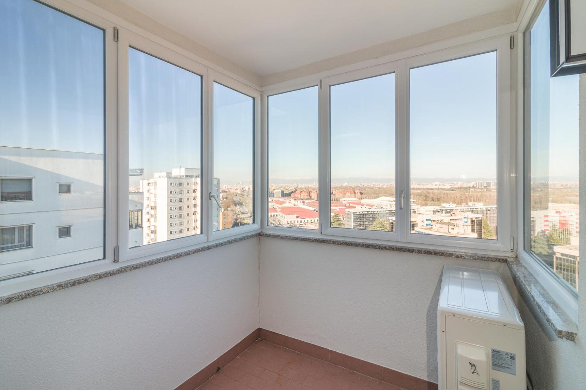 Nuovissimo Attico 17esimo Piano, 10 Posti Letto Apartment Milan