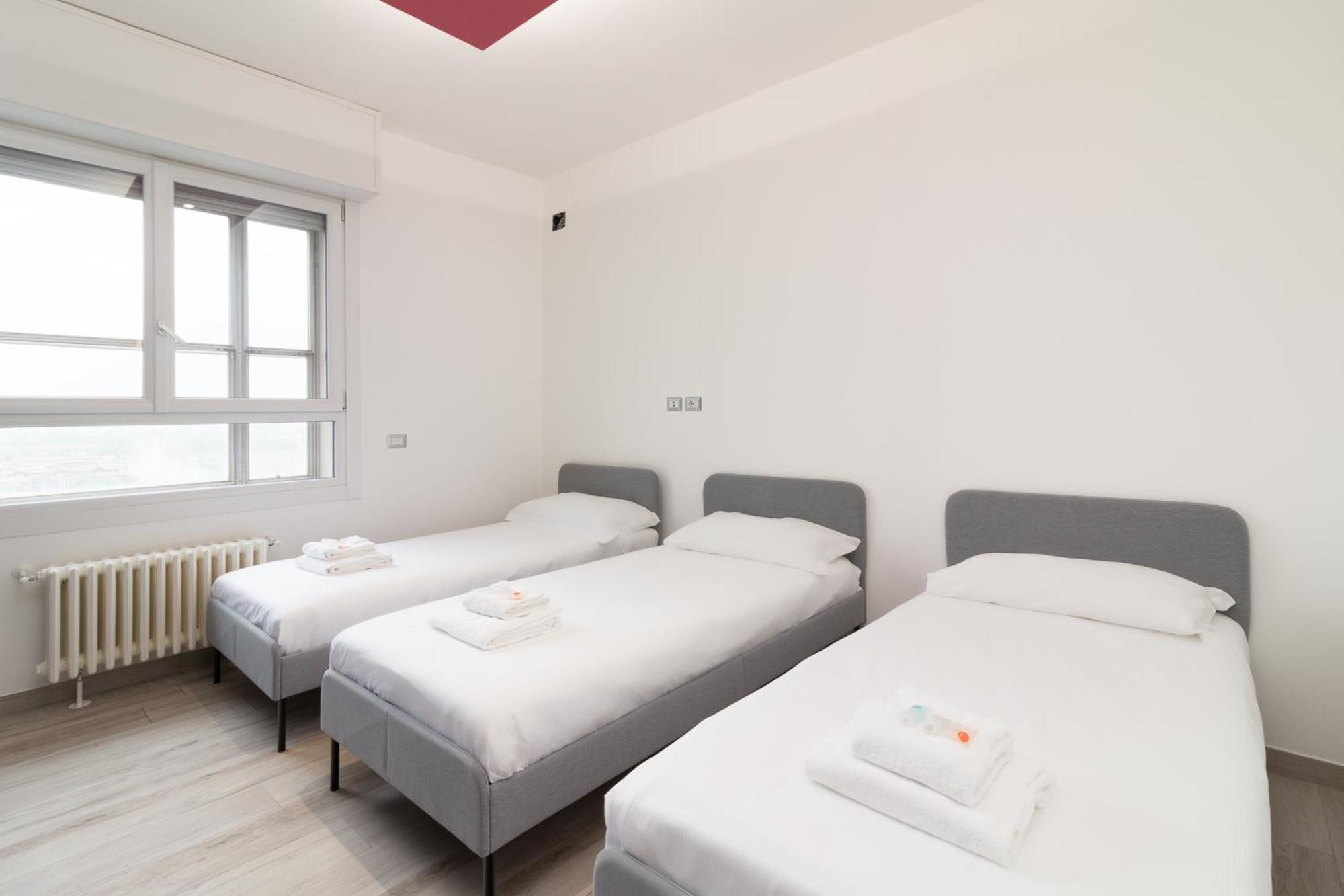 Nuovissimo Attico 17esimo Piano, 10 Posti Letto Apartment Milan