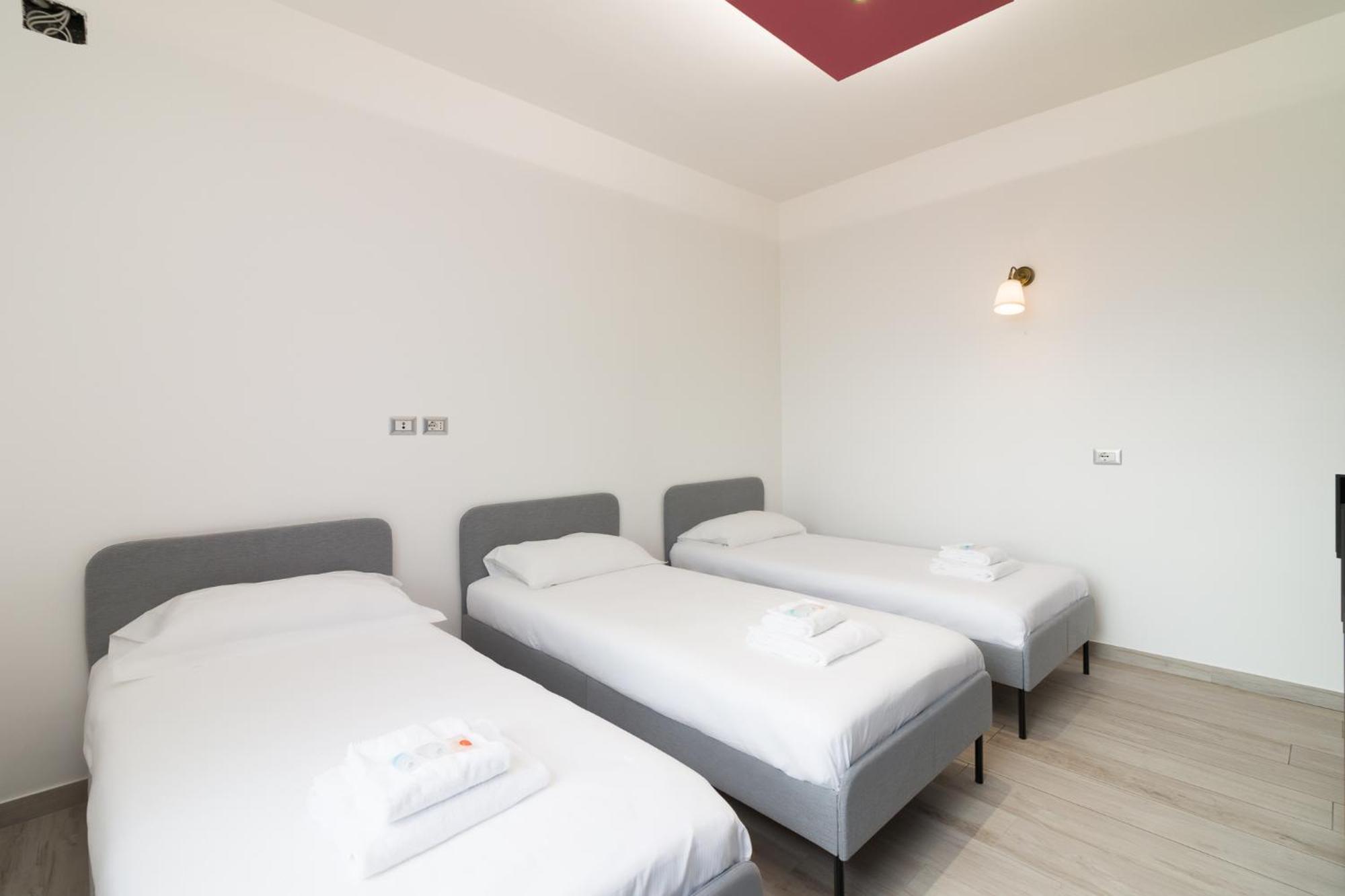 Apartment Nuovissimo Attico 17esimo Piano, 10 Posti Letto Milan