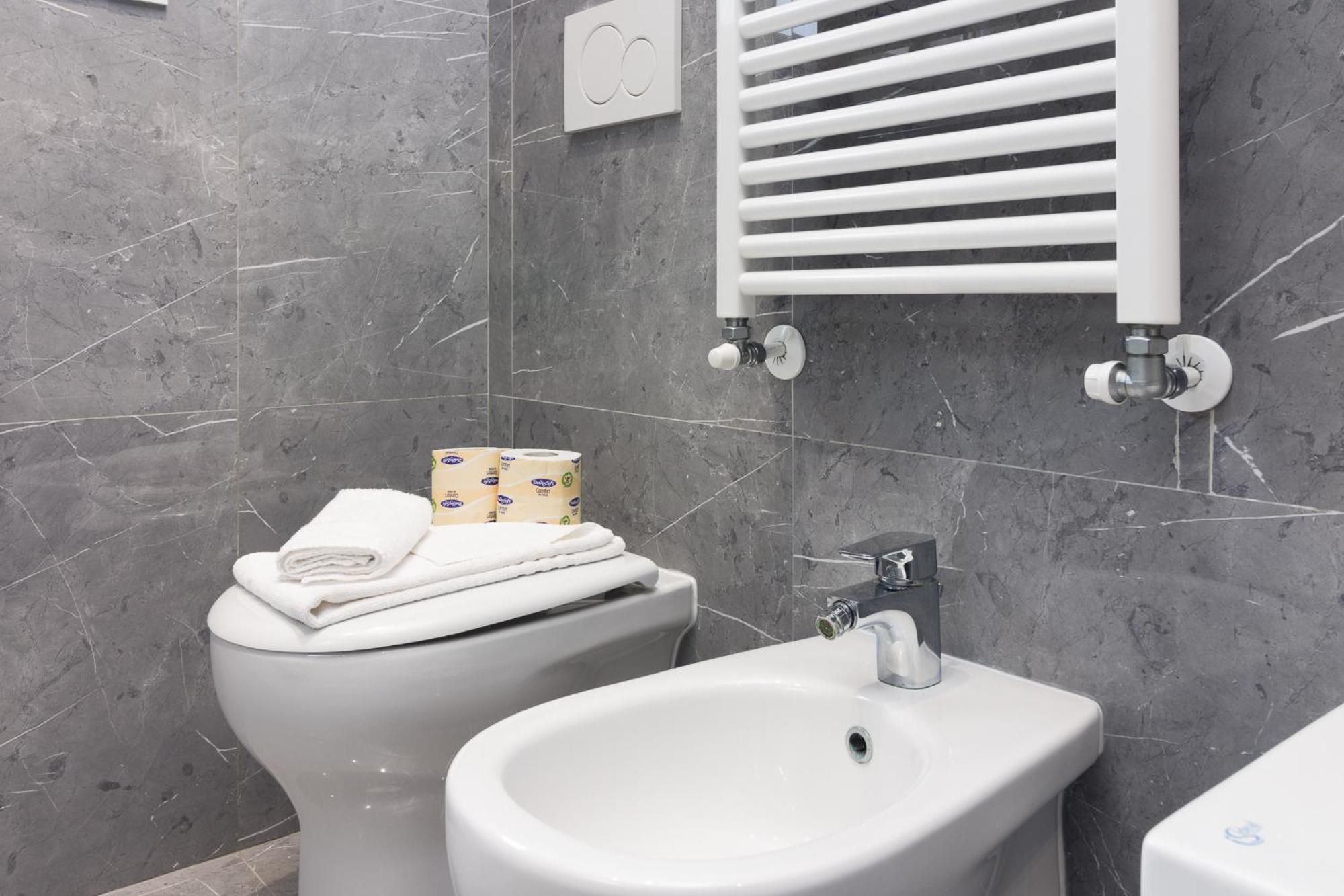 Nuovissimo Attico 17esimo Piano, 10 Posti Letto Apartment Milan