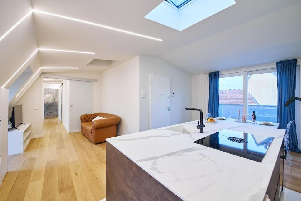 Apartment Attico Lussuoso Con Spa A 10 Min Dal Duomo Milan