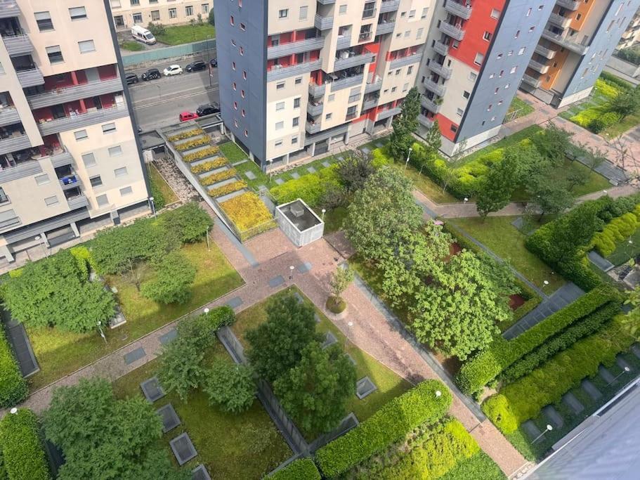 Bicocca Ultimo Piano Con Ampia Terrazza Apartamento Milão