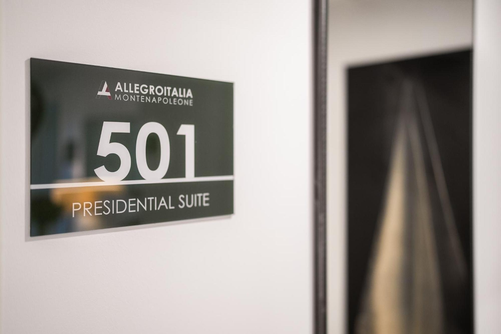 Apartment Allegroitalia Penthouse Montenapoleone Milan