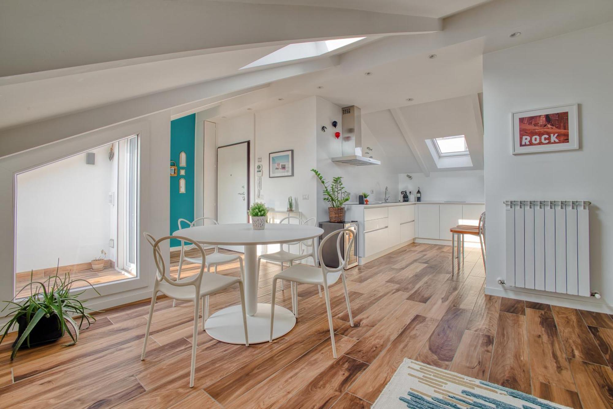 Stunning Penthouse With Balcony - Porta Venezia * Milan
