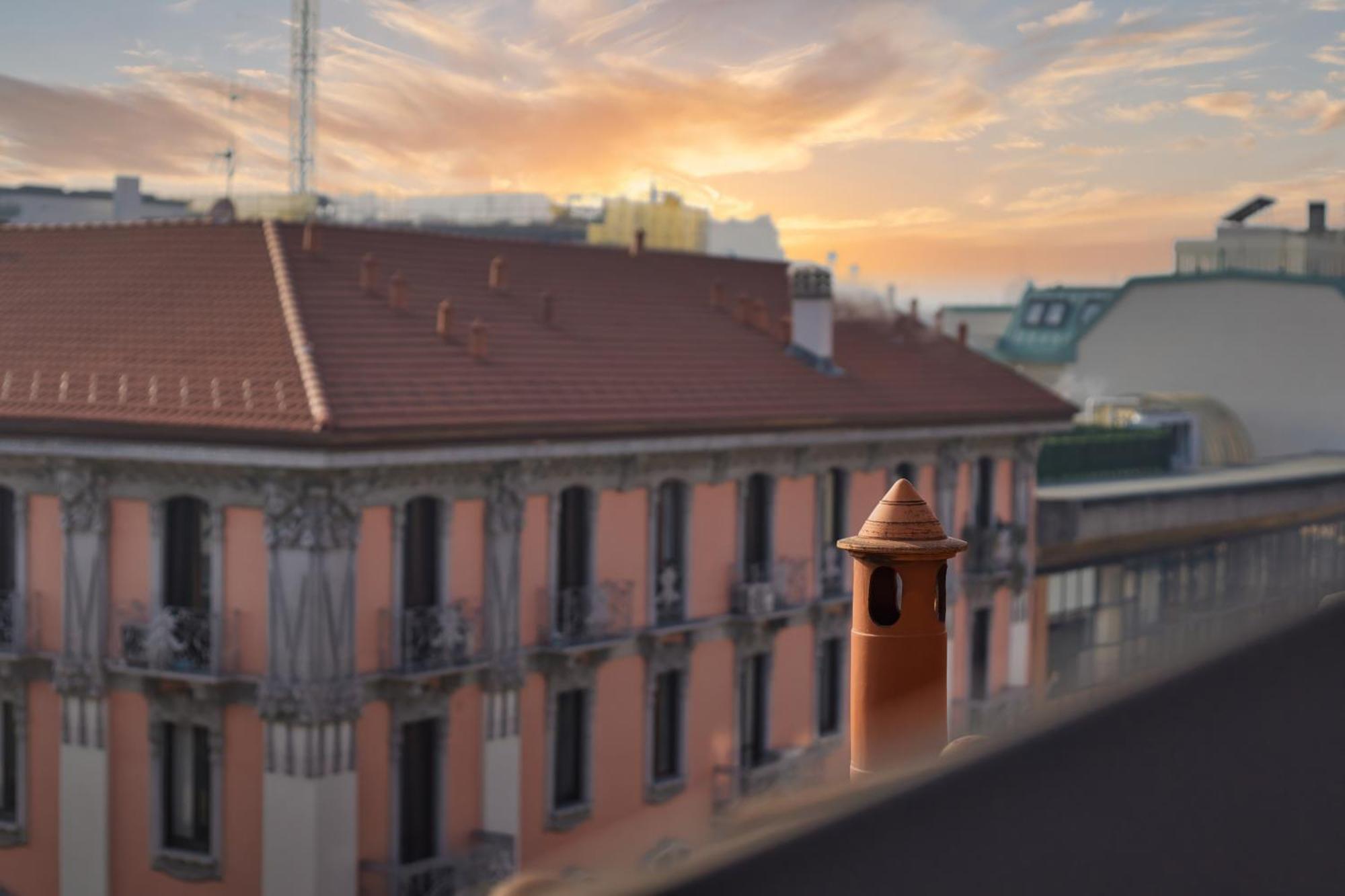 Stunning Penthouse With Balcony - Porta Venezia Apartment *