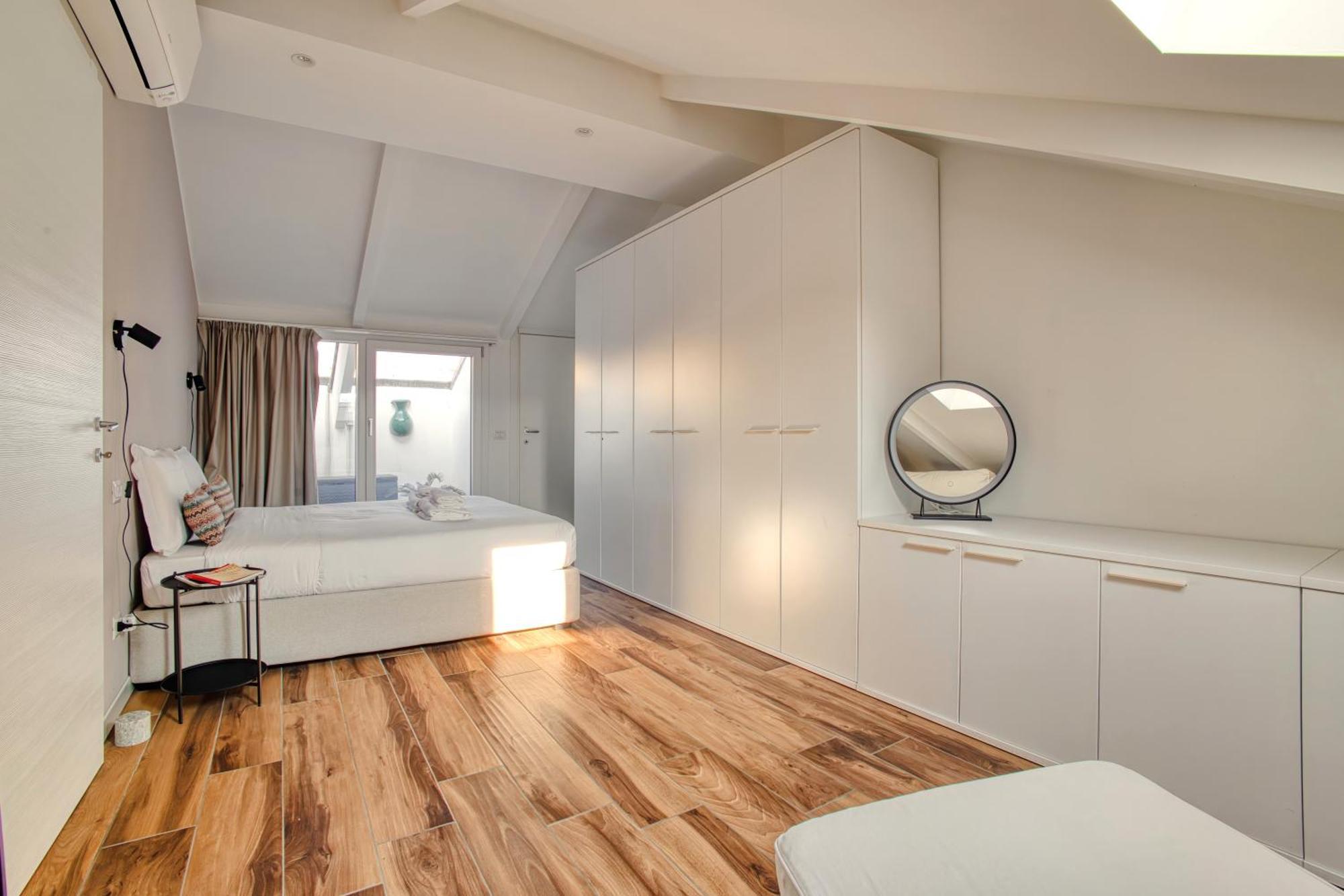 Apartment Stunning Penthouse With Balcony - Porta Venezia Milan