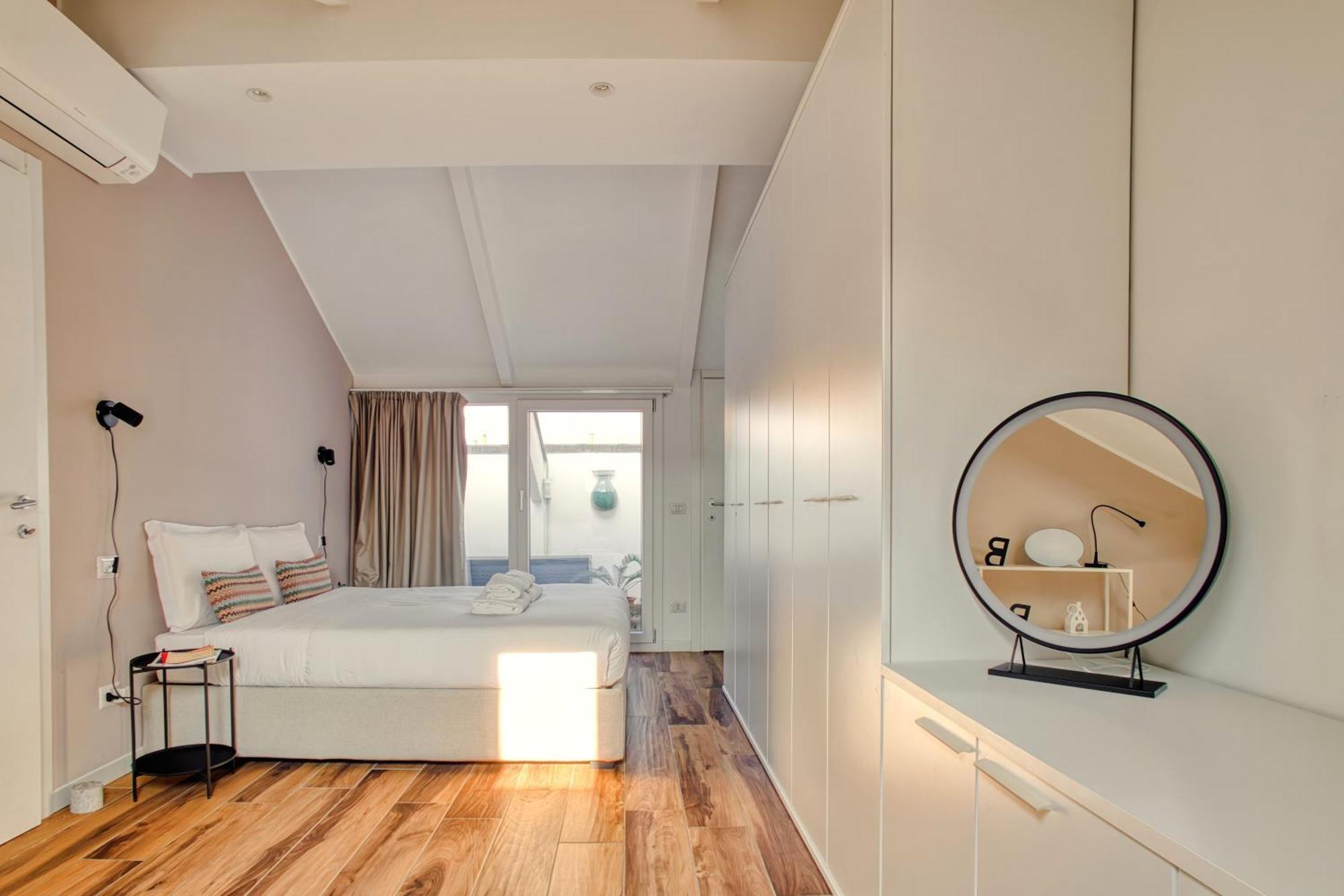 Apartment Stunning Penthouse With Balcony - Porta Venezia Milan