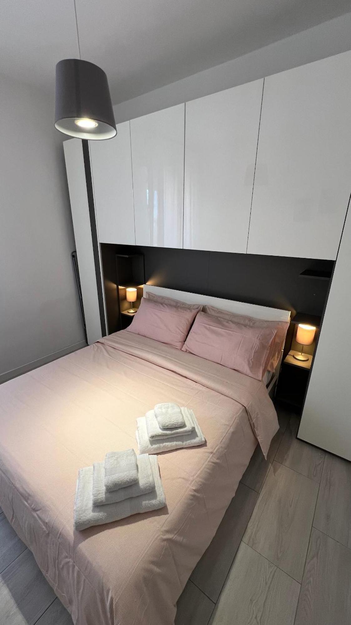 Appartamento Rafael - 10 Min From Linate Airport, Centrale Fs, Ospedale San Raffaele *