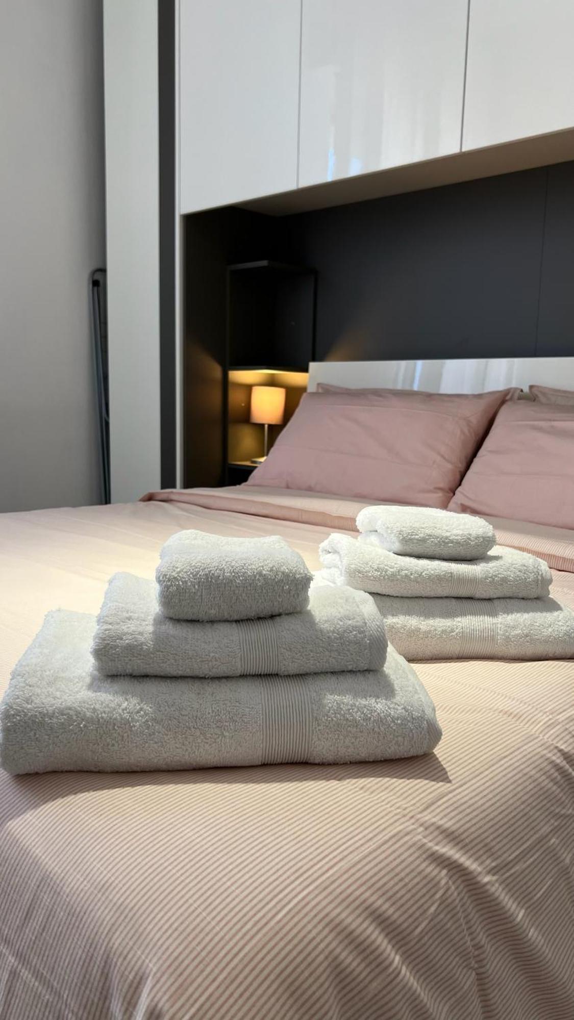 Rafael - 10 Min From Linate Airport, Centrale Fs, Ospedale San Raffaele Appartamento Milano