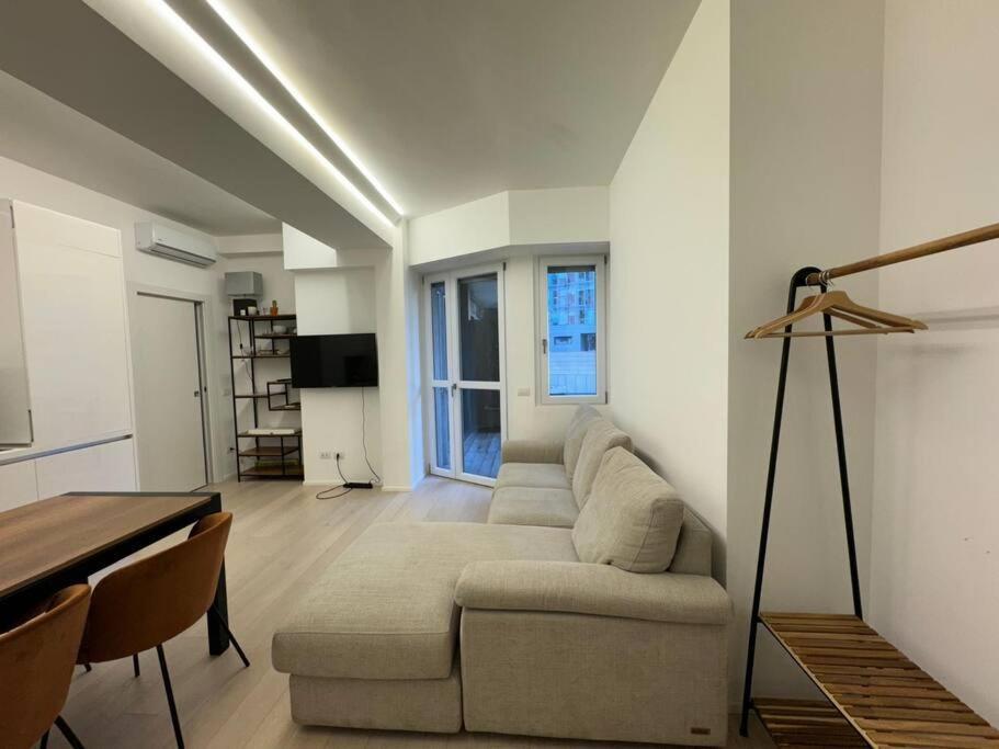 Modern - Walking Distance To Station Milão