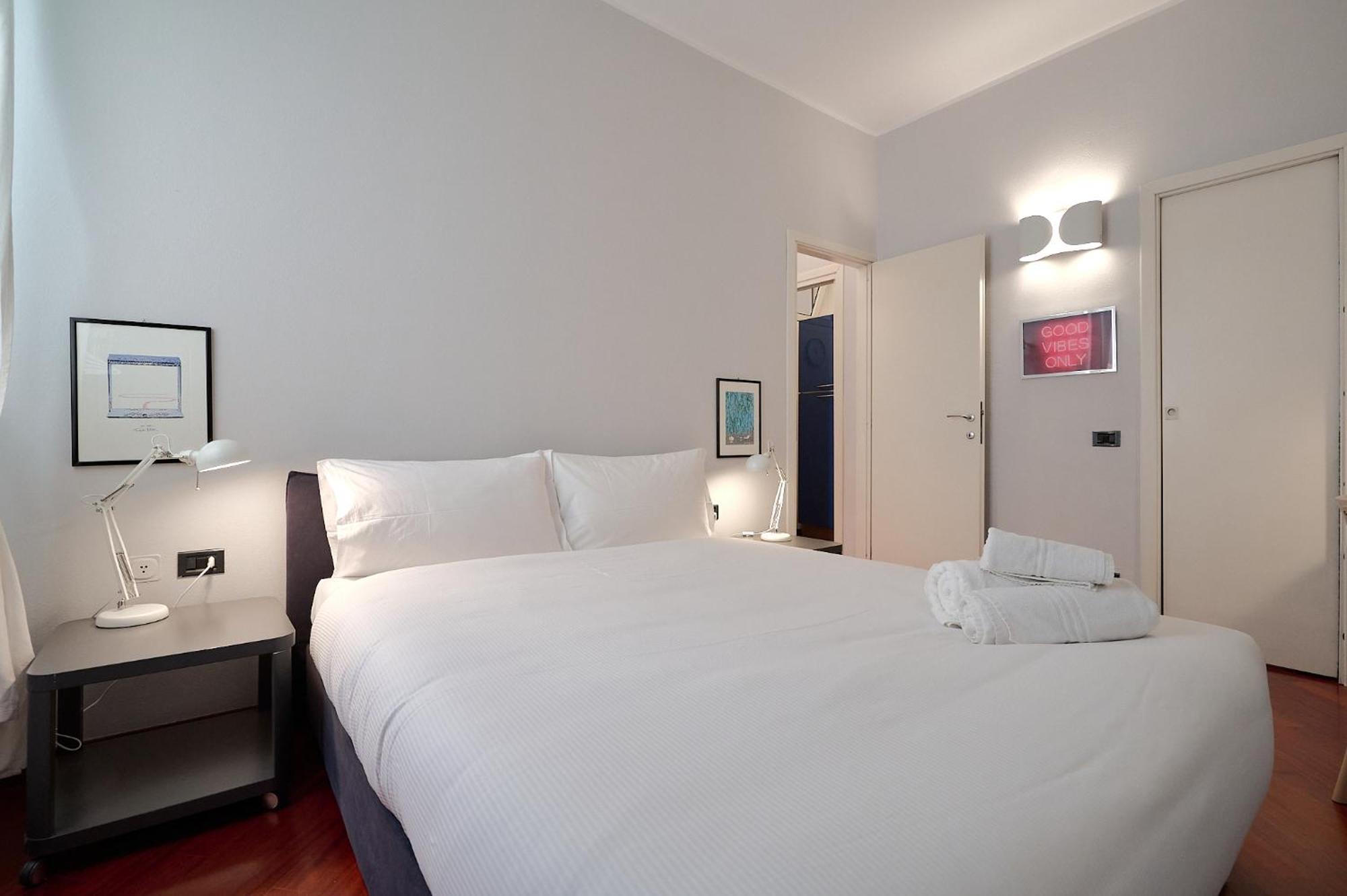 Xenia - Intimate 10 Min From Duomo Apartment *