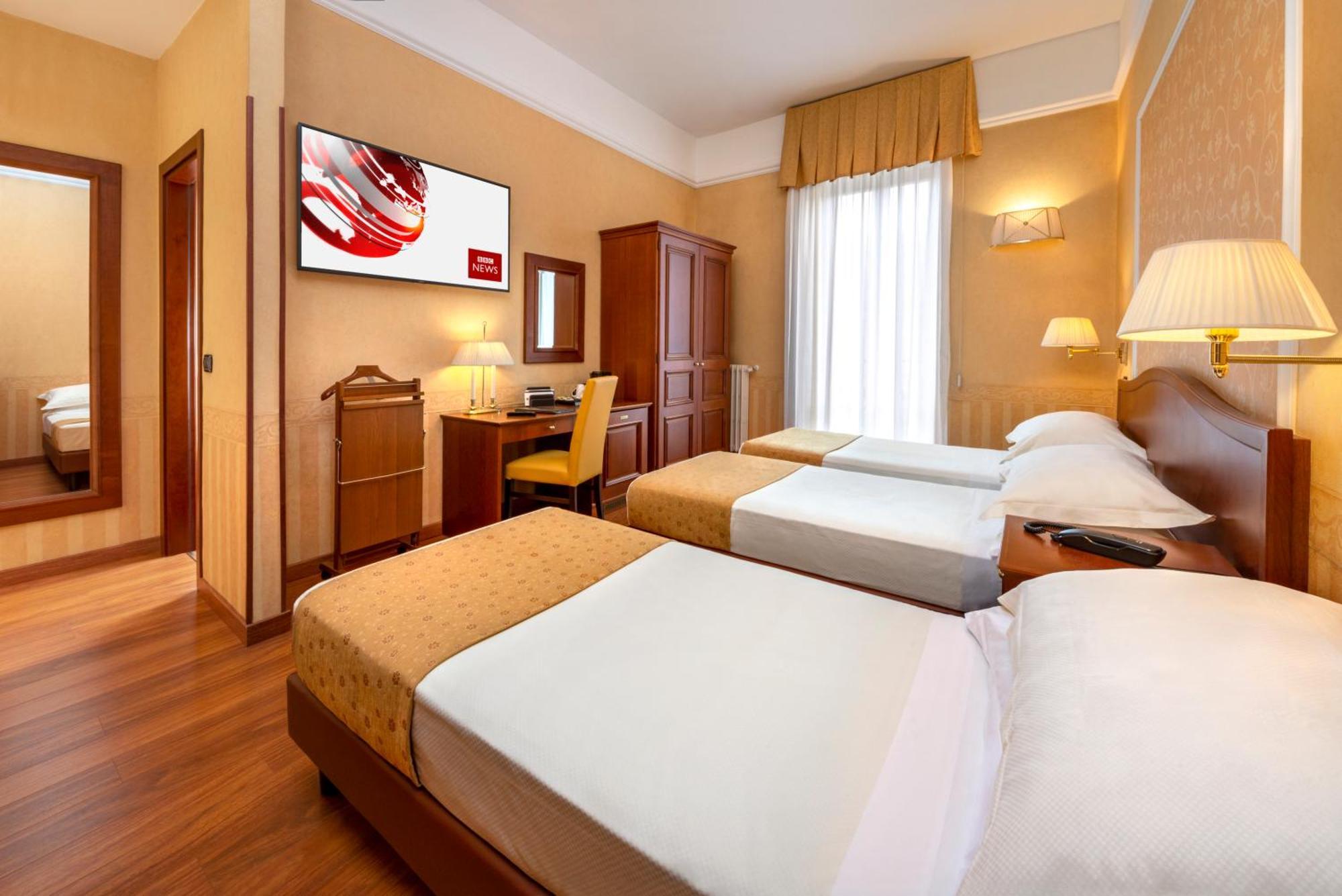 Lancaster Hotel