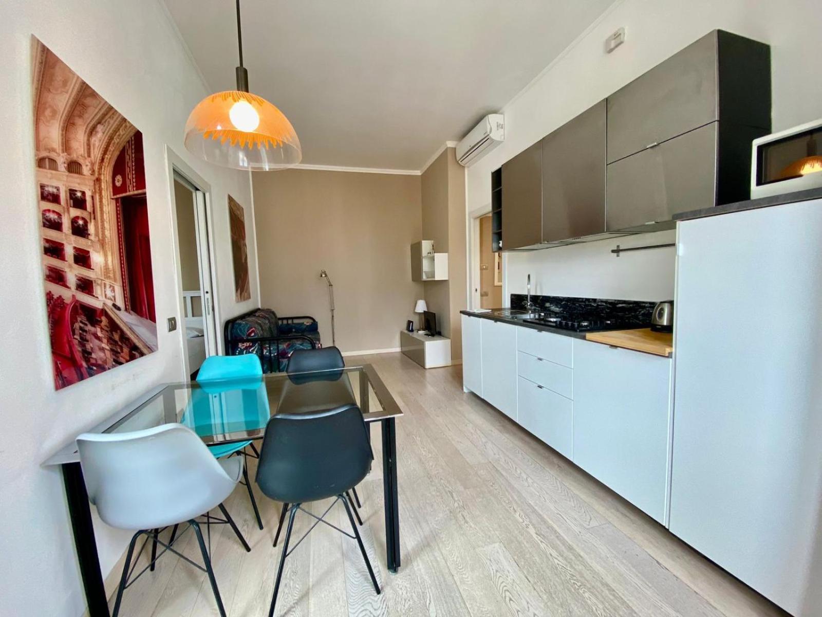 Apartamento Piazzale Susa Bright Flat Con Veranda Milão