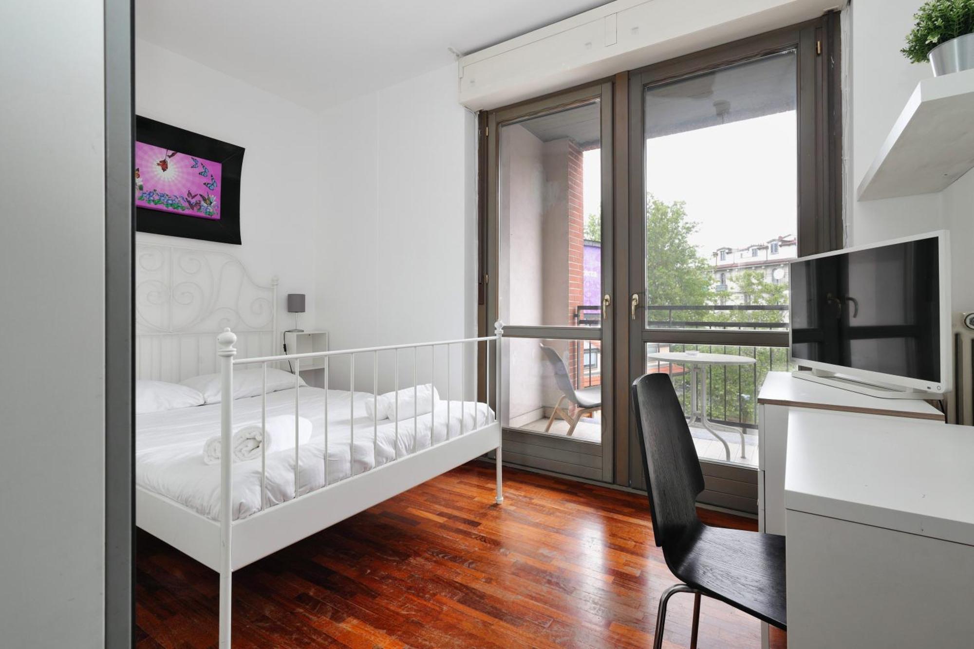 Joivy Lovely 4-bed Flat With Balcony Apartment Milan