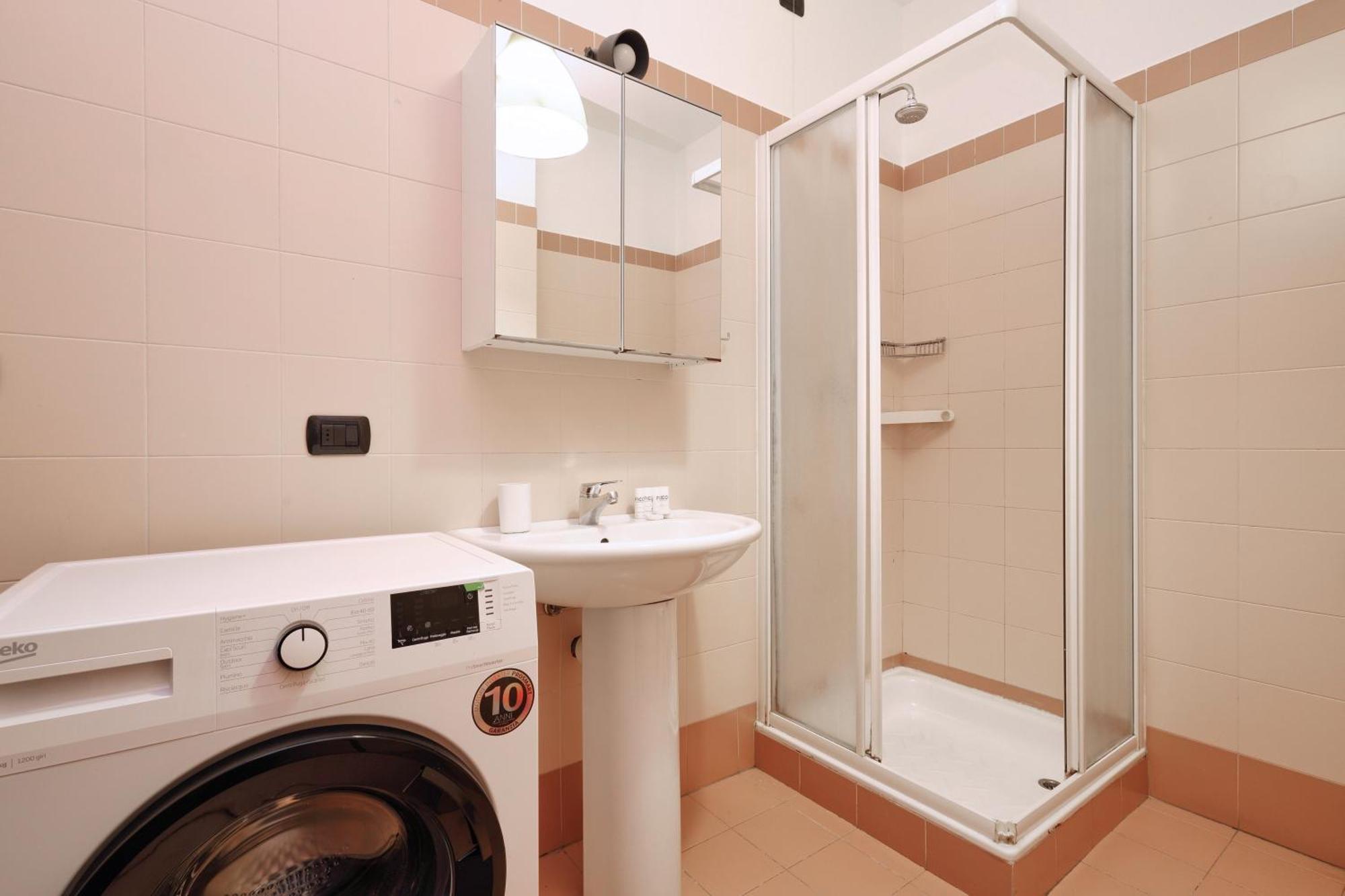 Joivy Lovely 4-bed Flat With Balcony * Milan