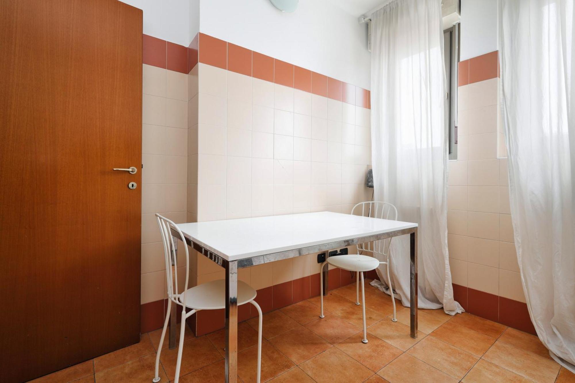 Joivy Lovely 4-bed Flat With Balcony Apartment Milan