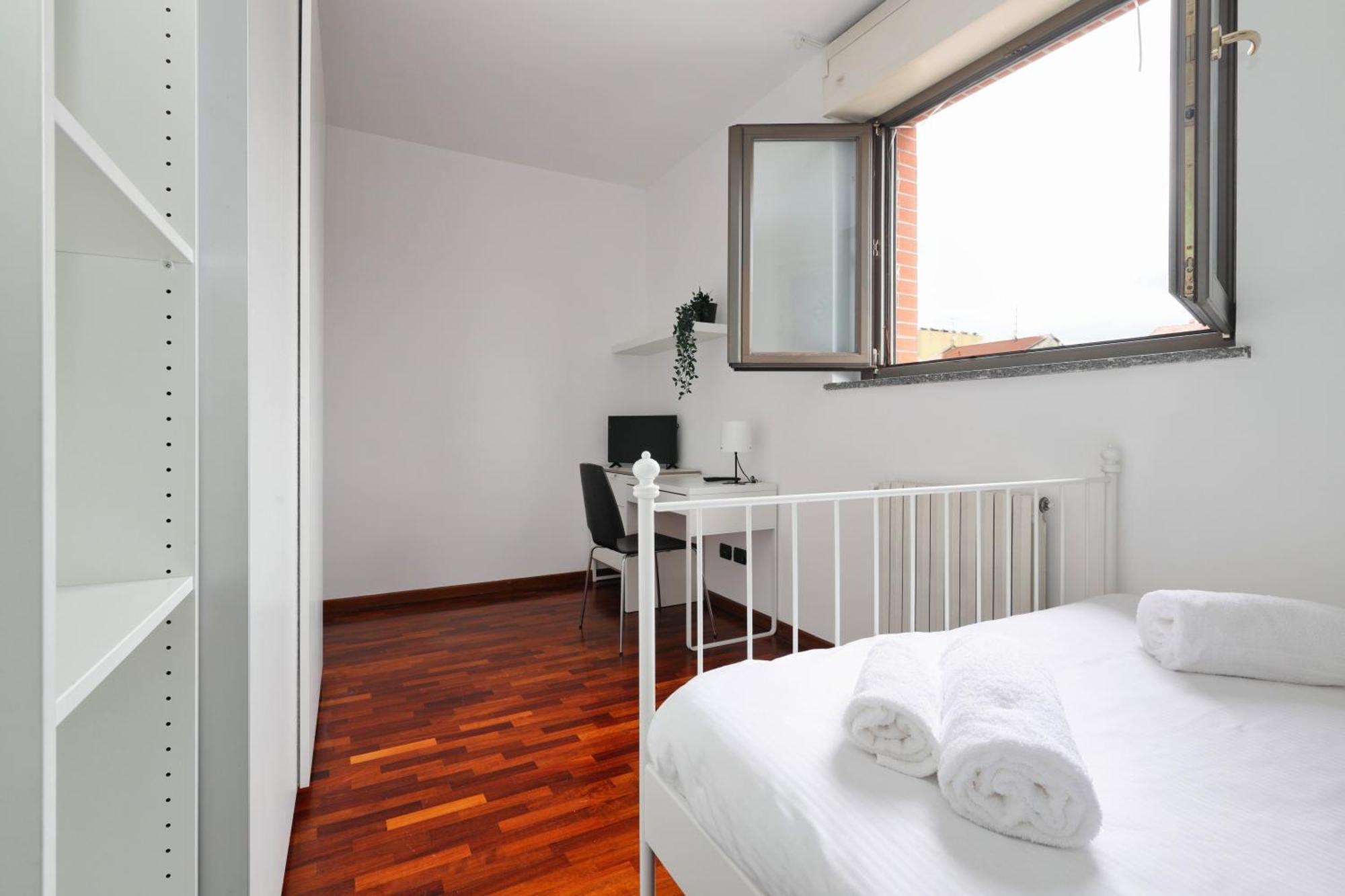 Joivy Lovely 4-bed Flat With Balcony *