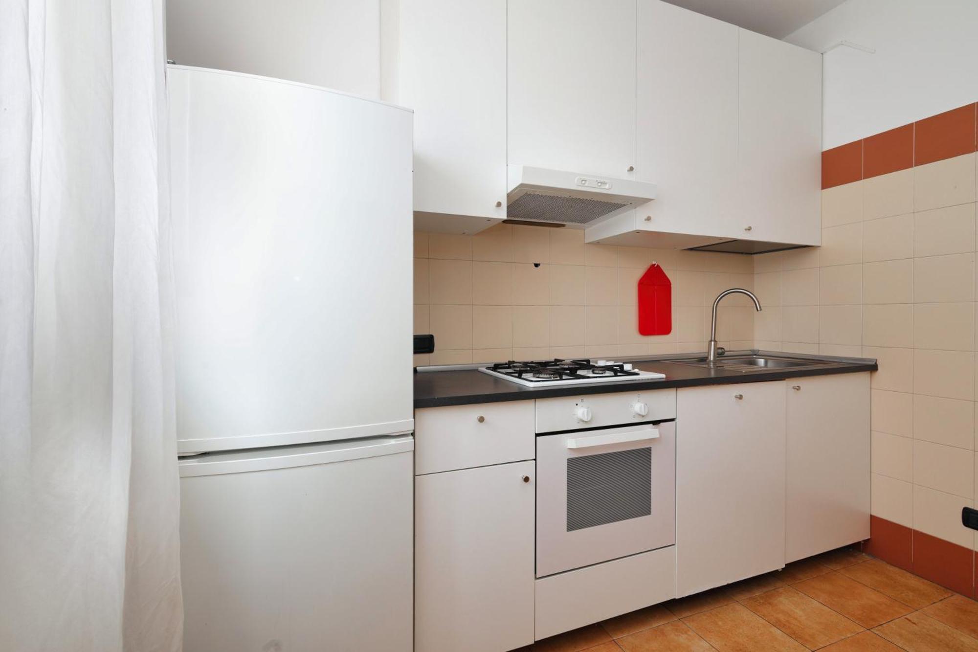 Joivy Lovely 4-bed Flat With Balcony