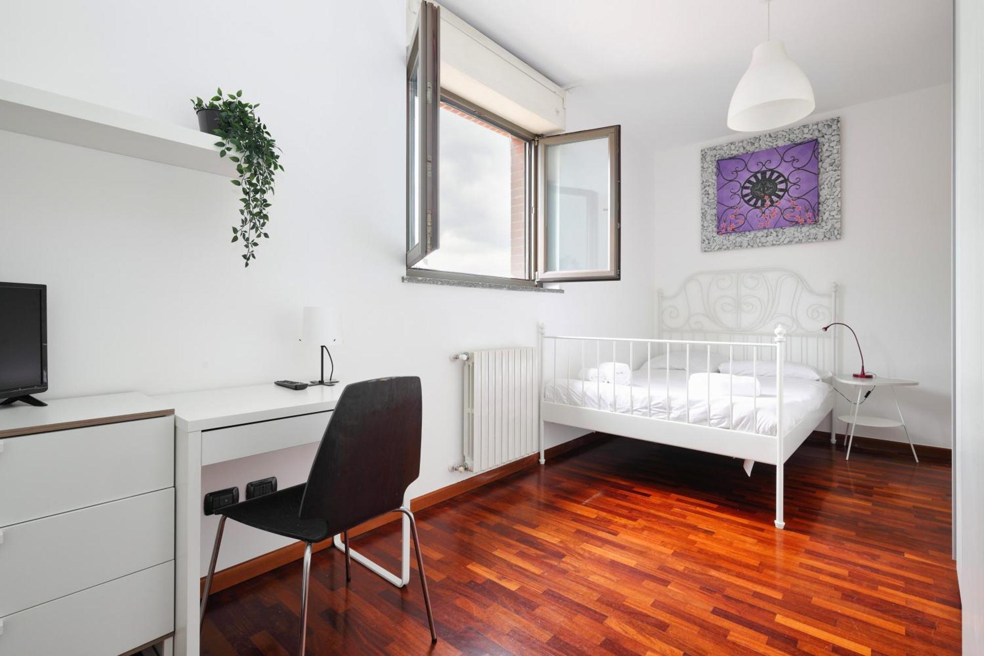 Joivy Lovely 4-bed Flat With Balcony Milan