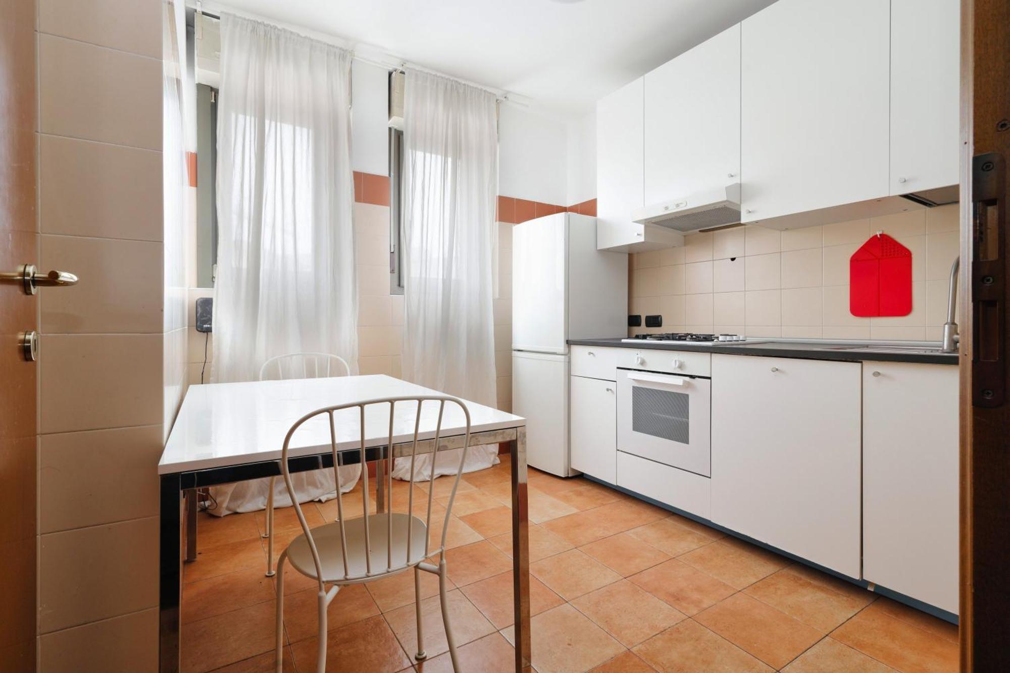 Joivy Lovely 4-bed Flat With Balcony * Milan
