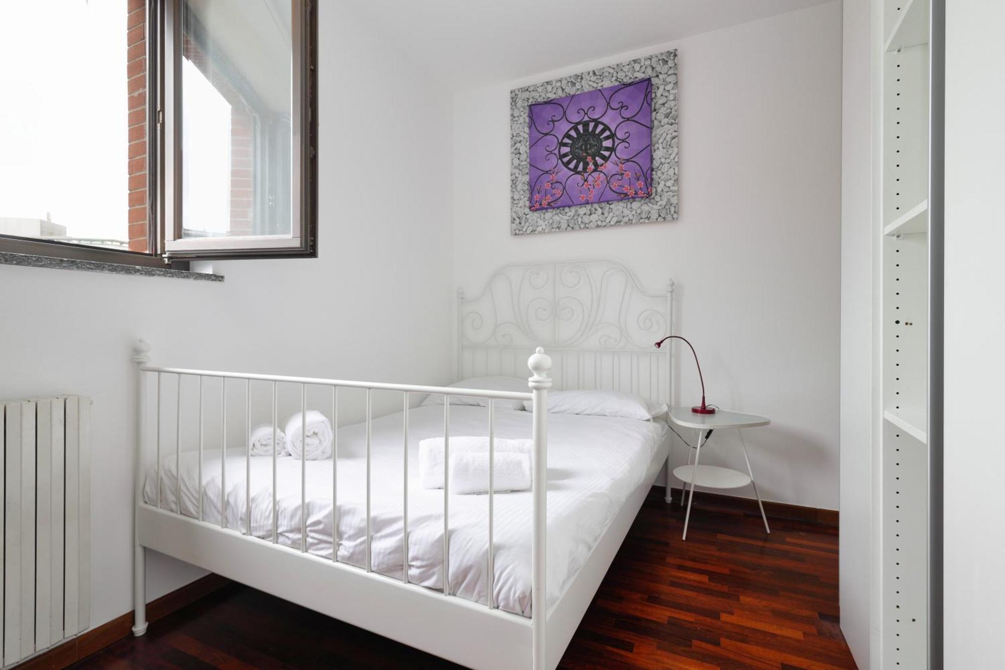 Joivy Lovely 4-bed Flat With Balcony Apartment