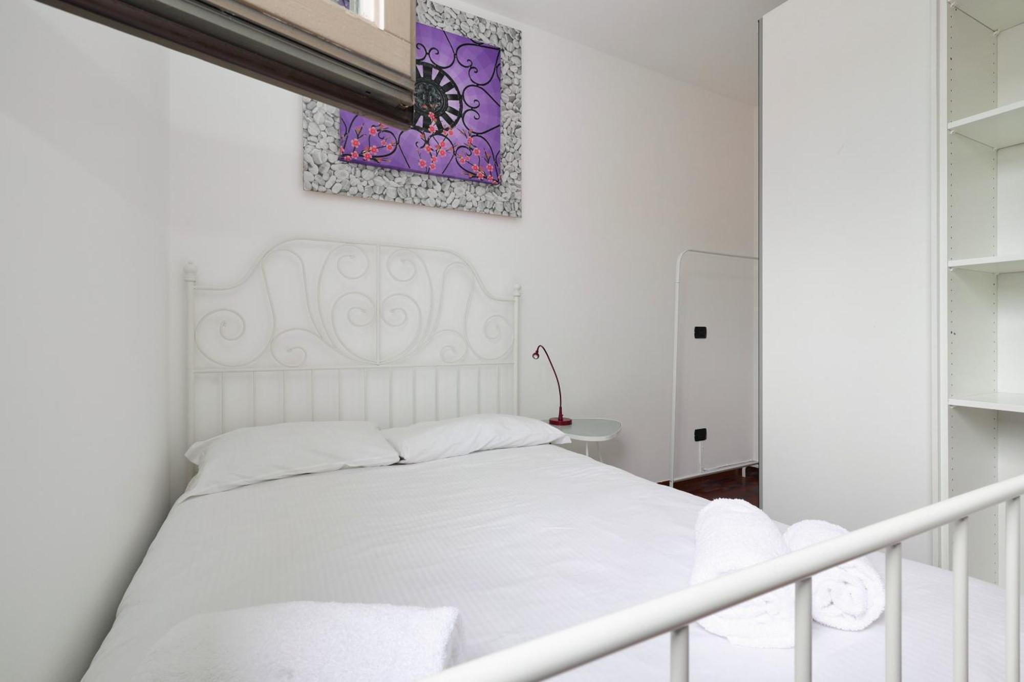 Apartment Joivy Lovely 4-bed Flat With Balcony *