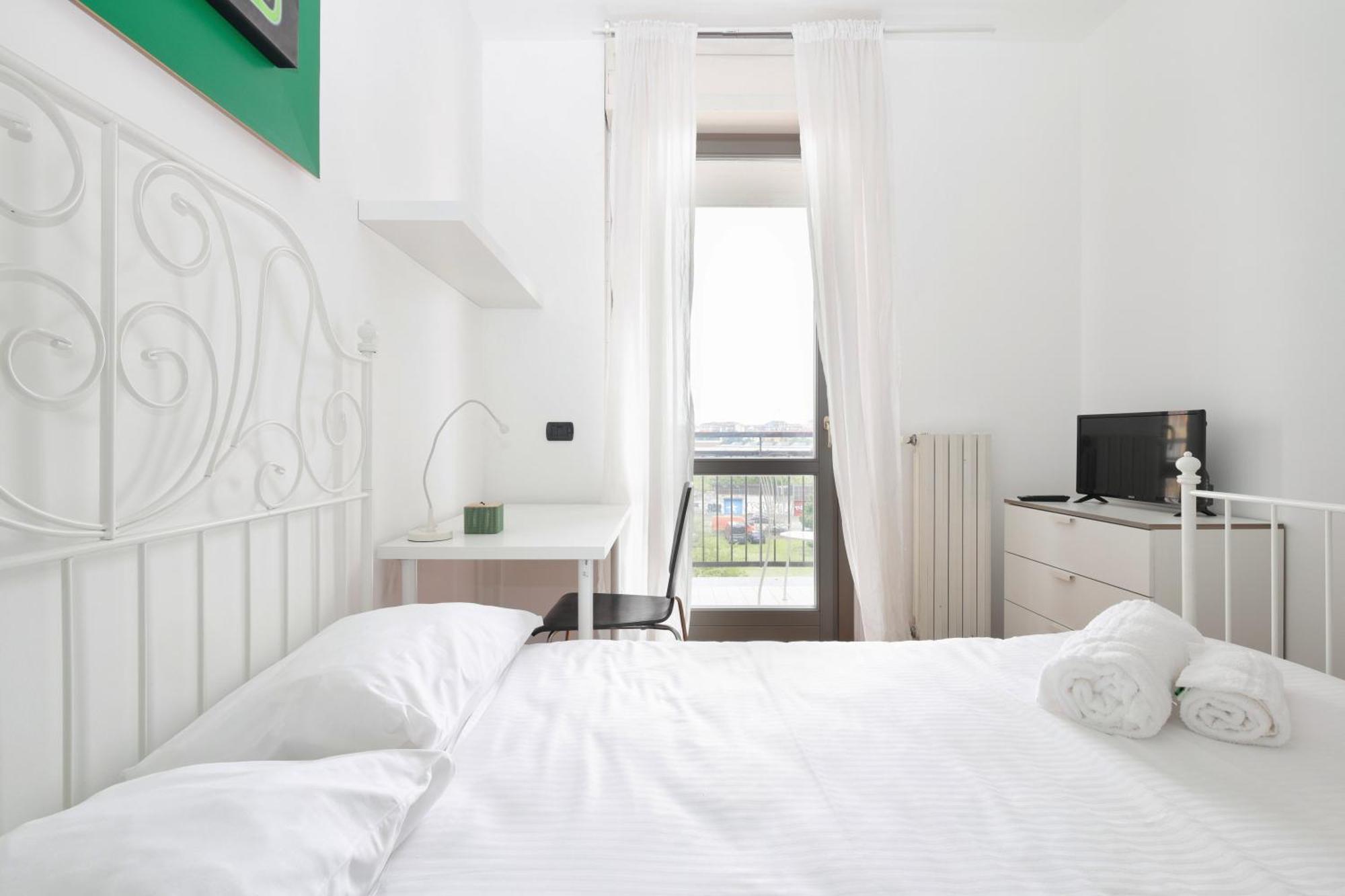 Joivy Lovely 4-bed Flat With Balcony * Milan