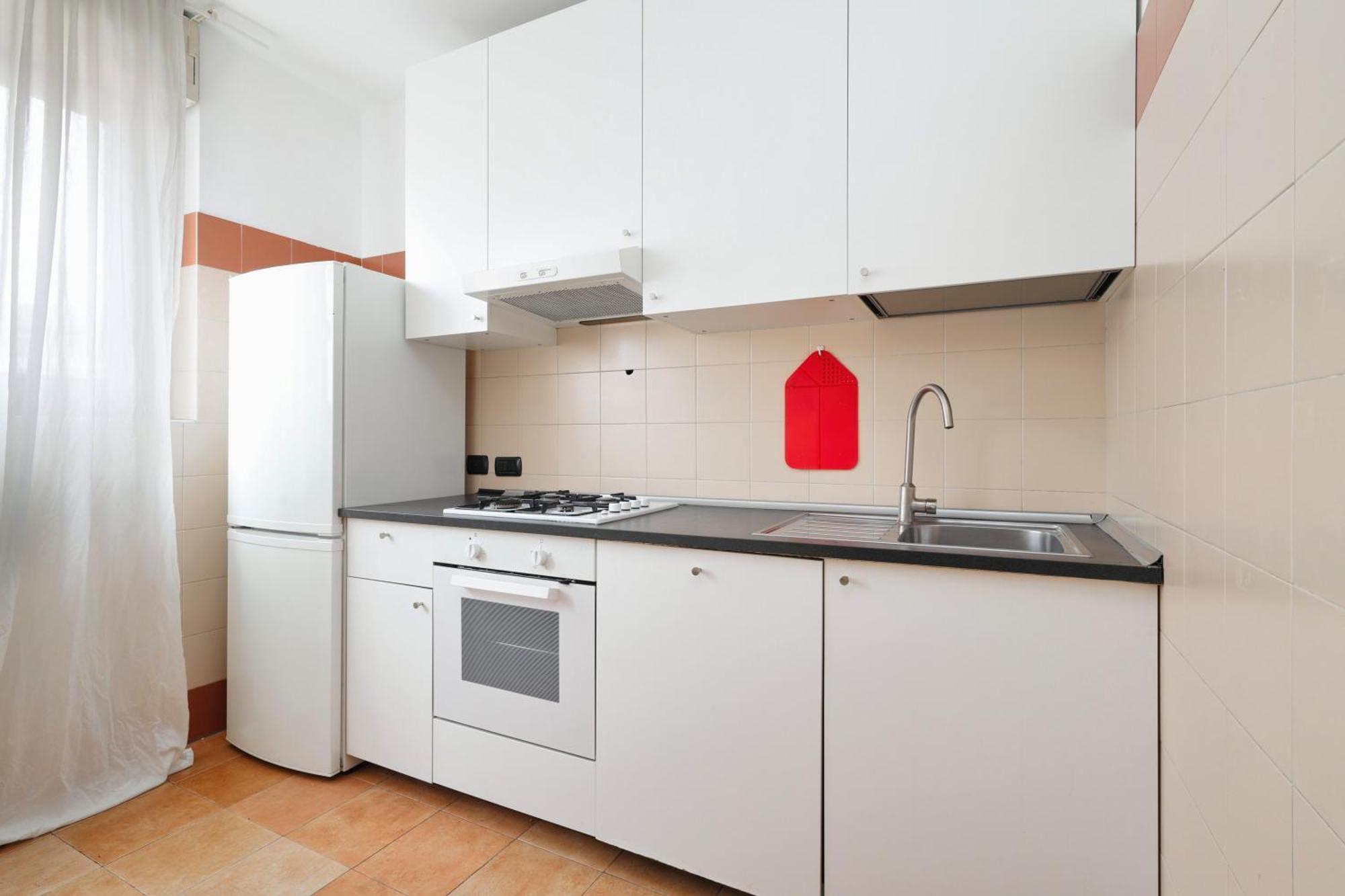 Joivy Lovely 4-bed Flat With Balcony Apartment