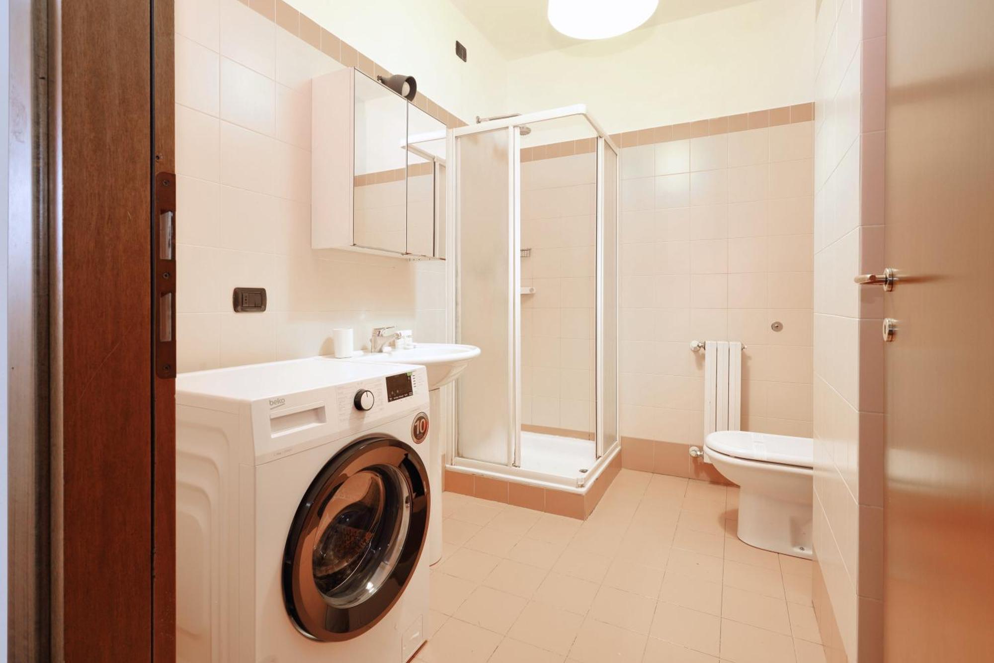 Apartment Joivy Lovely 4-bed Flat With Balcony