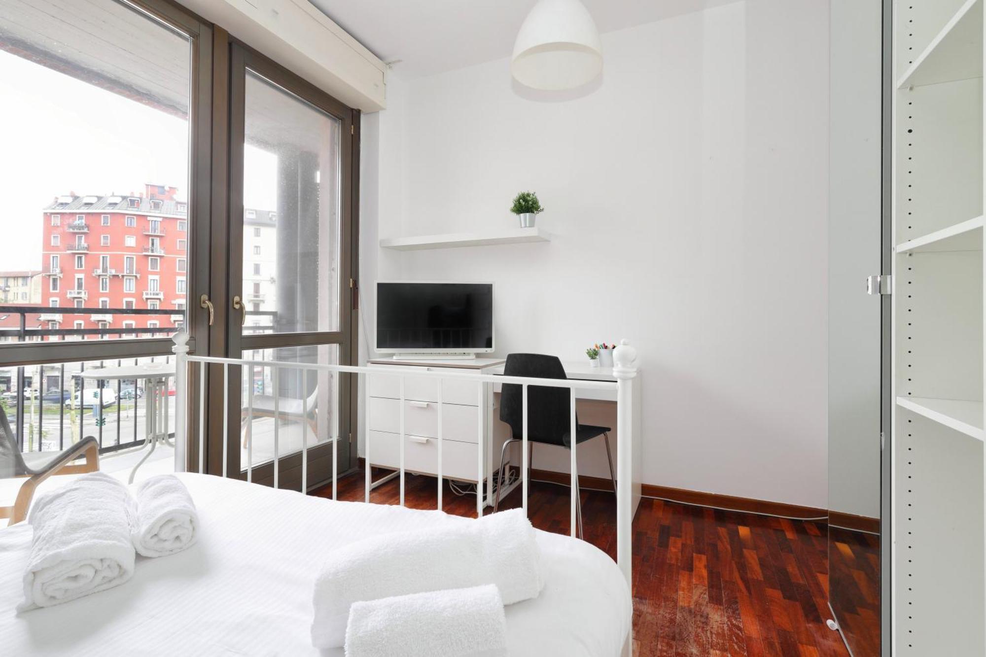 Joivy Lovely 4-bed Flat With Balcony * Milan