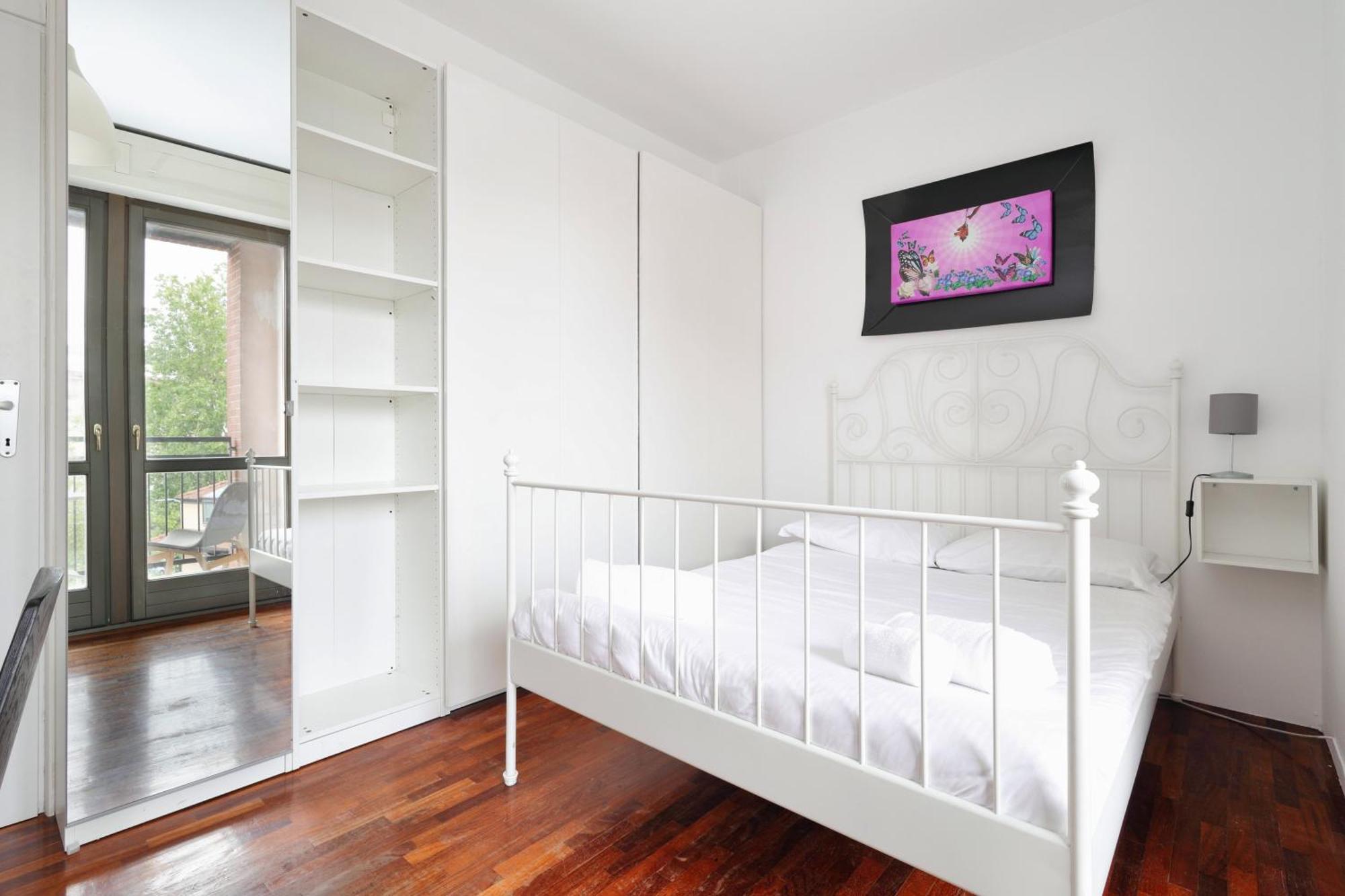 Joivy Lovely 4-bed Flat With Balcony Apartment *