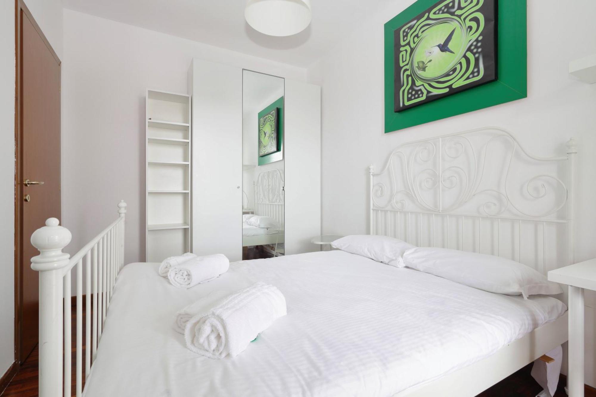 Apartment Joivy Lovely 4-bed Flat With Balcony Milan