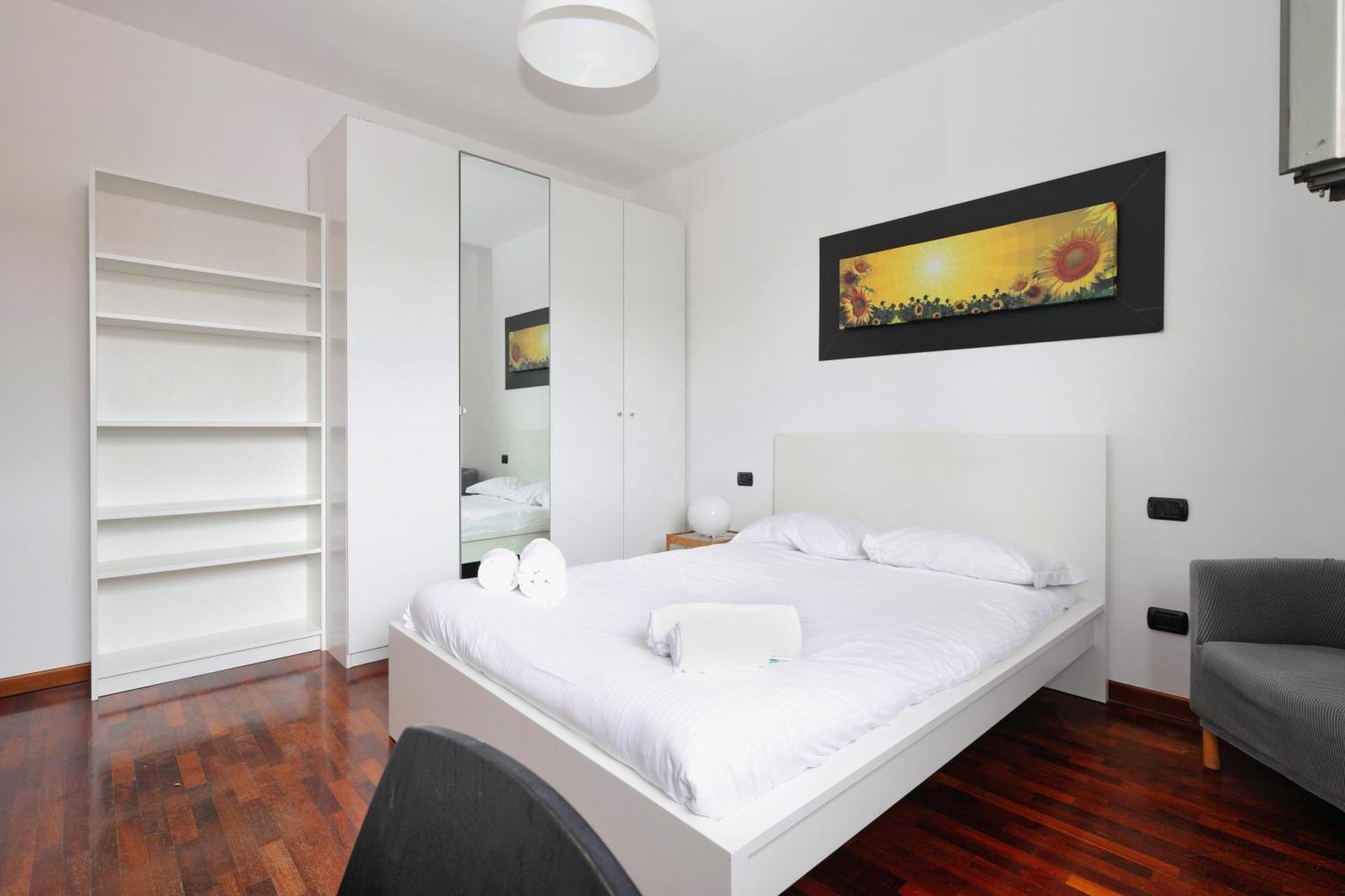 Joivy Lovely 4-bed Flat With Balcony Apartment