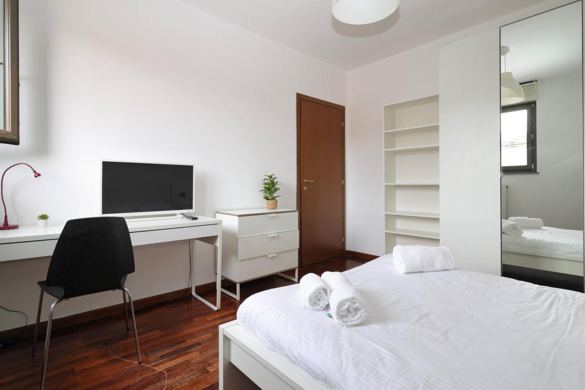 Apartment Joivy Lovely 4-bed Flat With Balcony