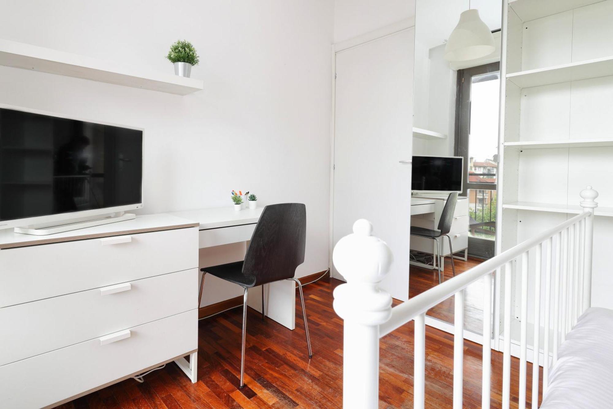 Joivy Lovely 4-bed Flat With Balcony Milan