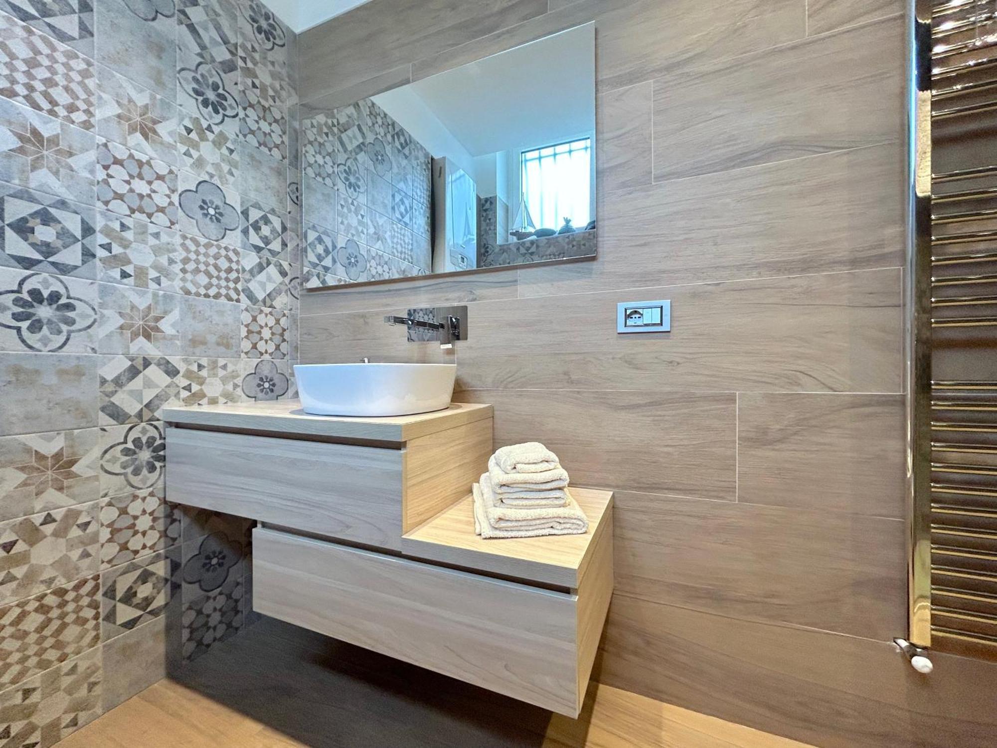 R39 Elegant With Private Parking Apartment *