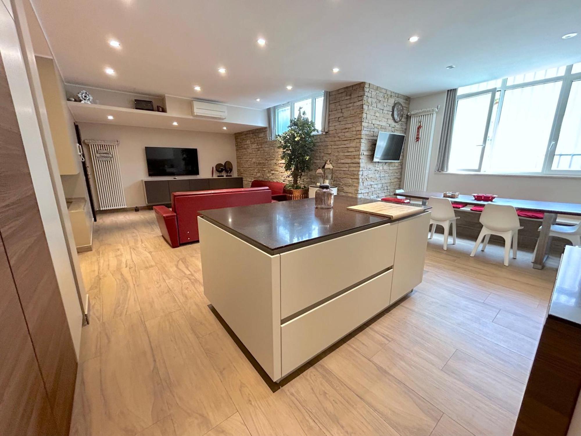 R39 Elegant With Private Parking Apartment *