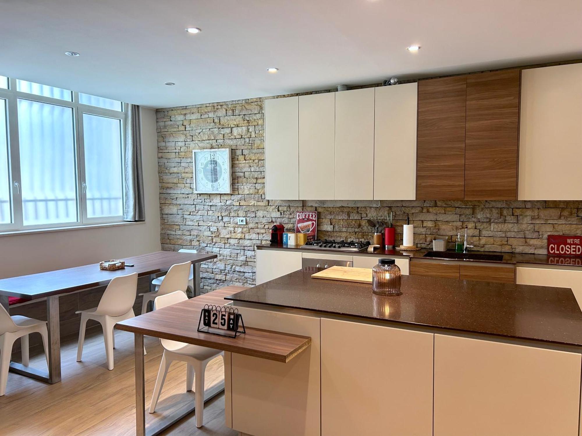 R39 Elegant With Private Parking * Milan