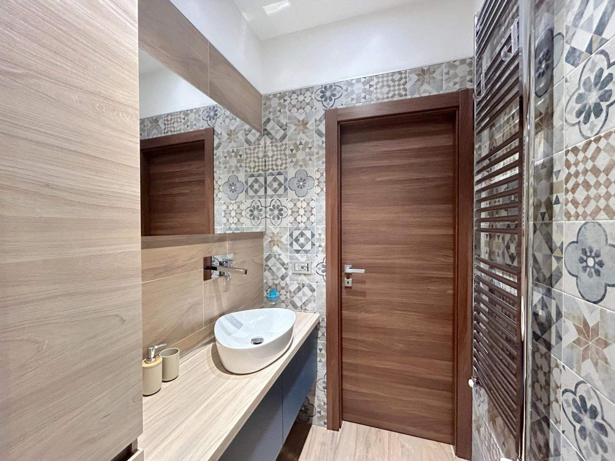R39 Elegant With Private Parking Apartment *