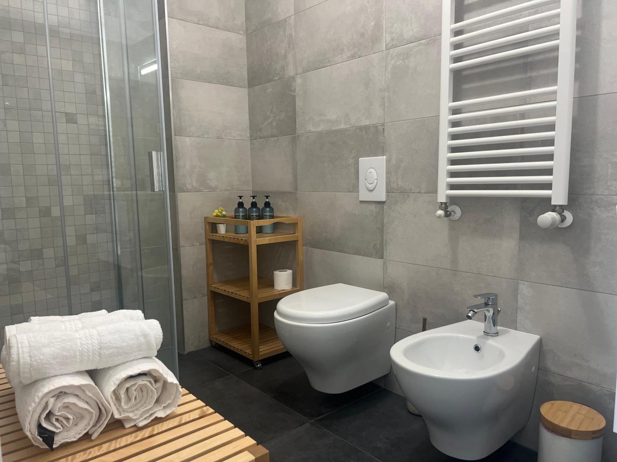 Regina In Melegnano - Wifi, Breakfast Box And Terrace Milan