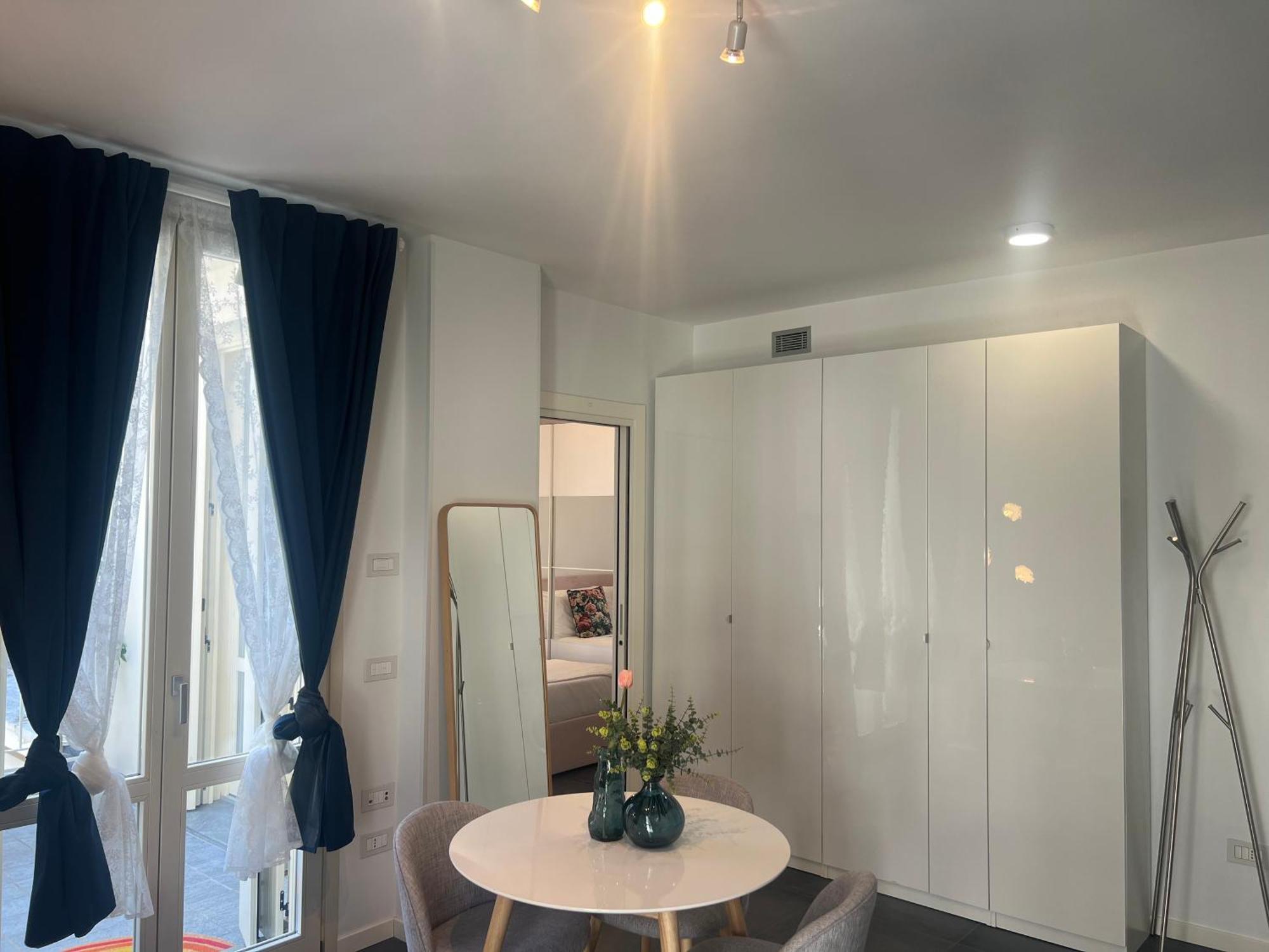 Regina In Melegnano - Wifi, Breakfast Box And Terrace * Milan