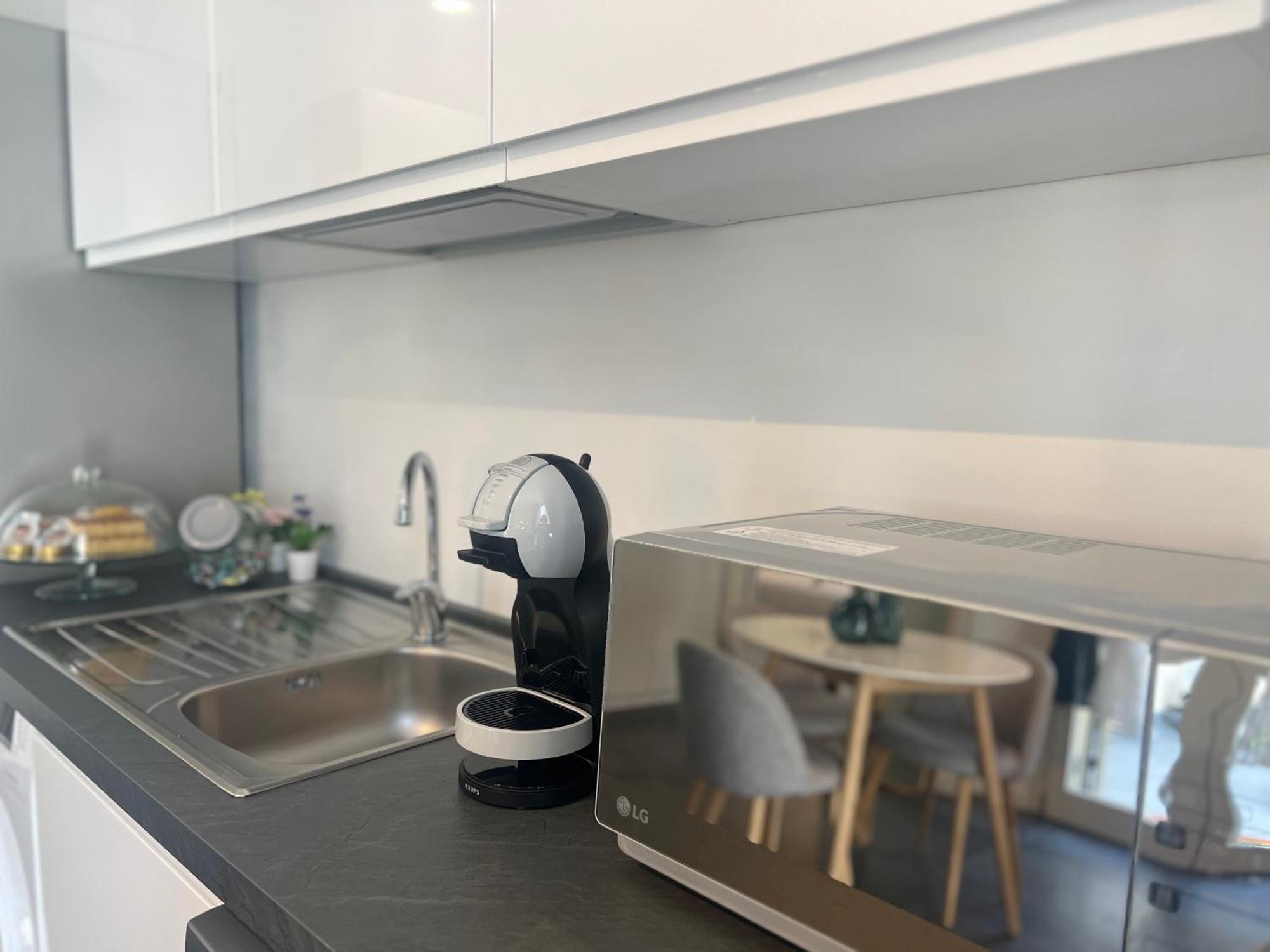 Regina In Melegnano - Wifi, Breakfast Box And Terrace Milan